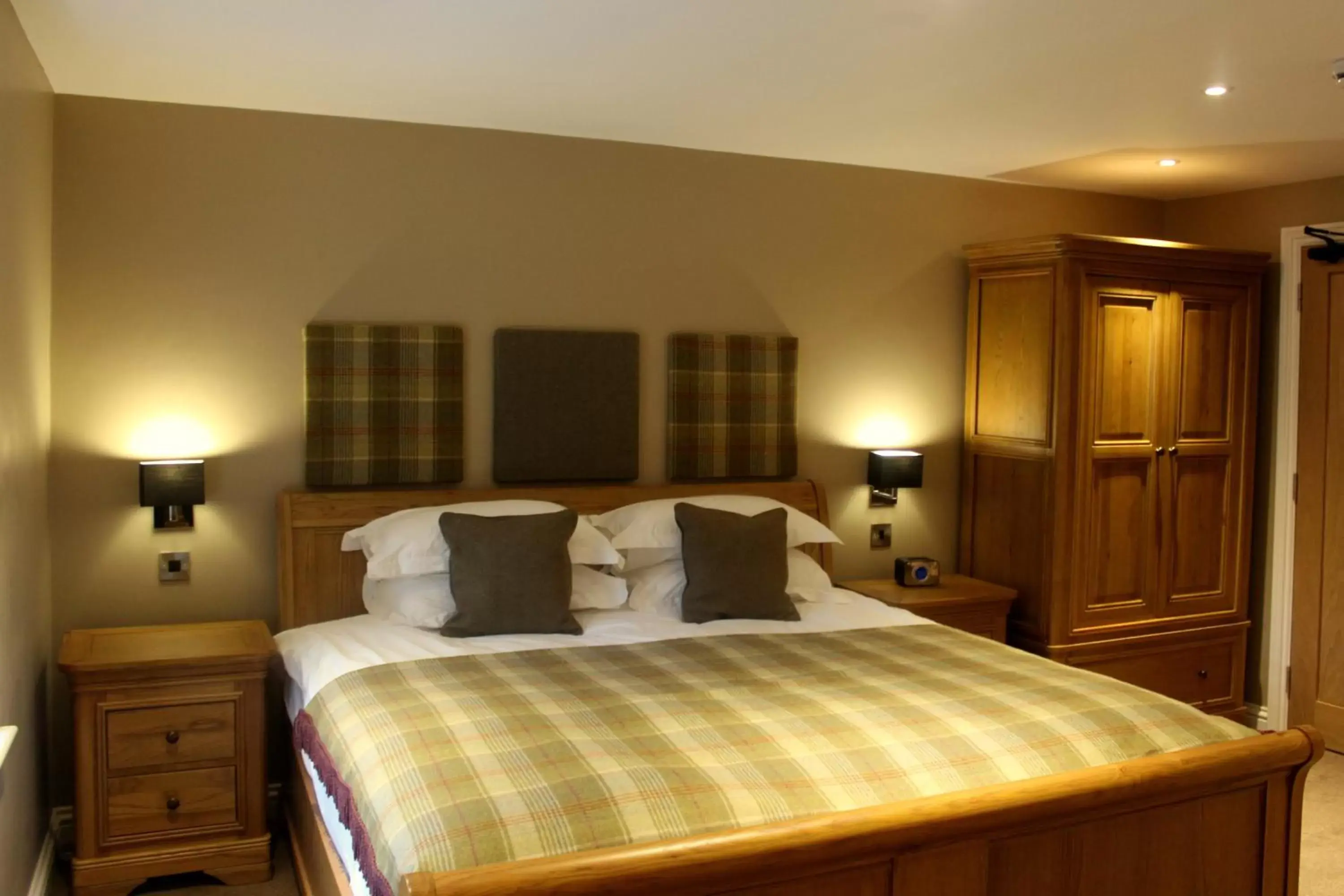 Bedroom, Bed in The Blue Bell at Arkendale