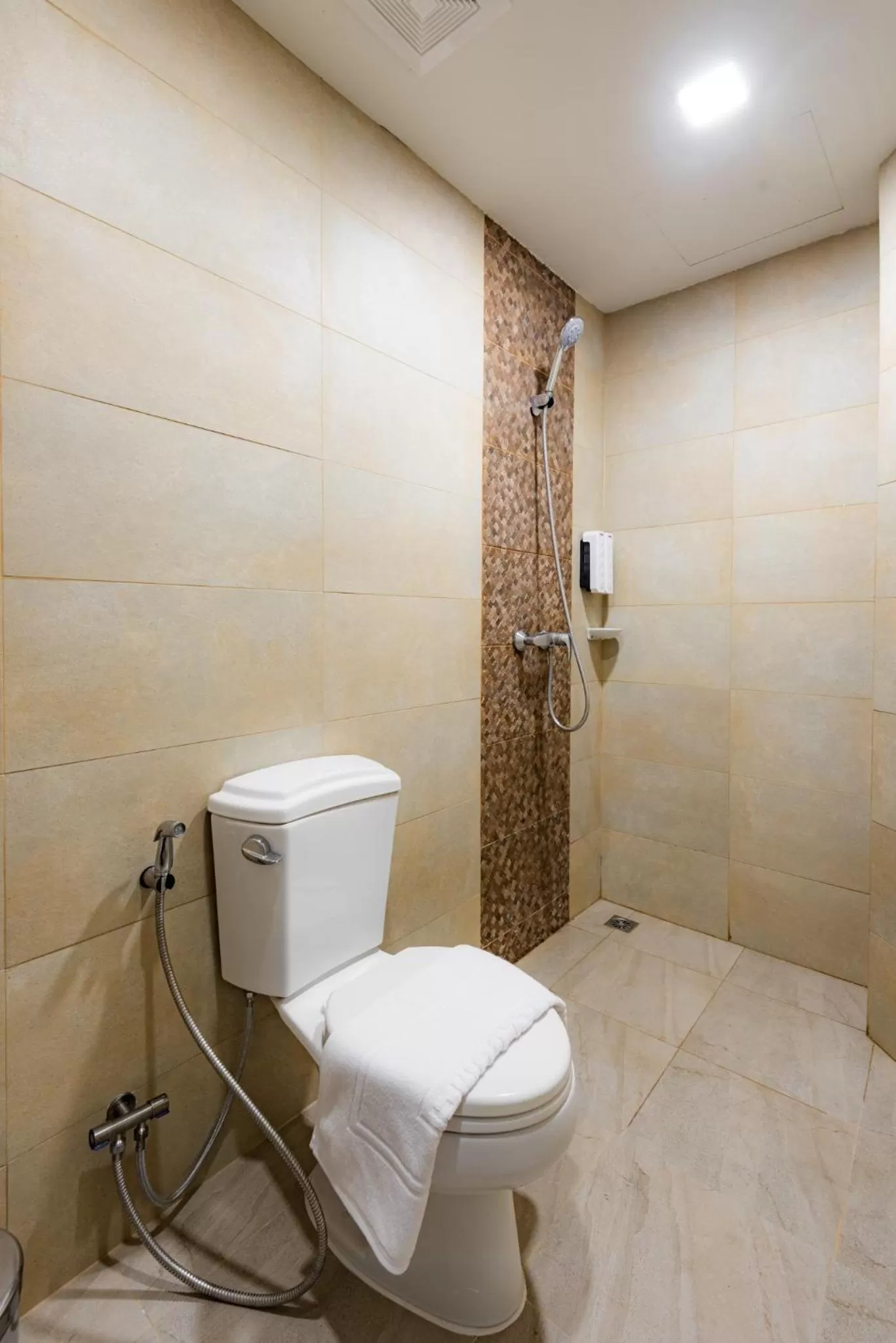 Bathroom in Luck Thai Hotel