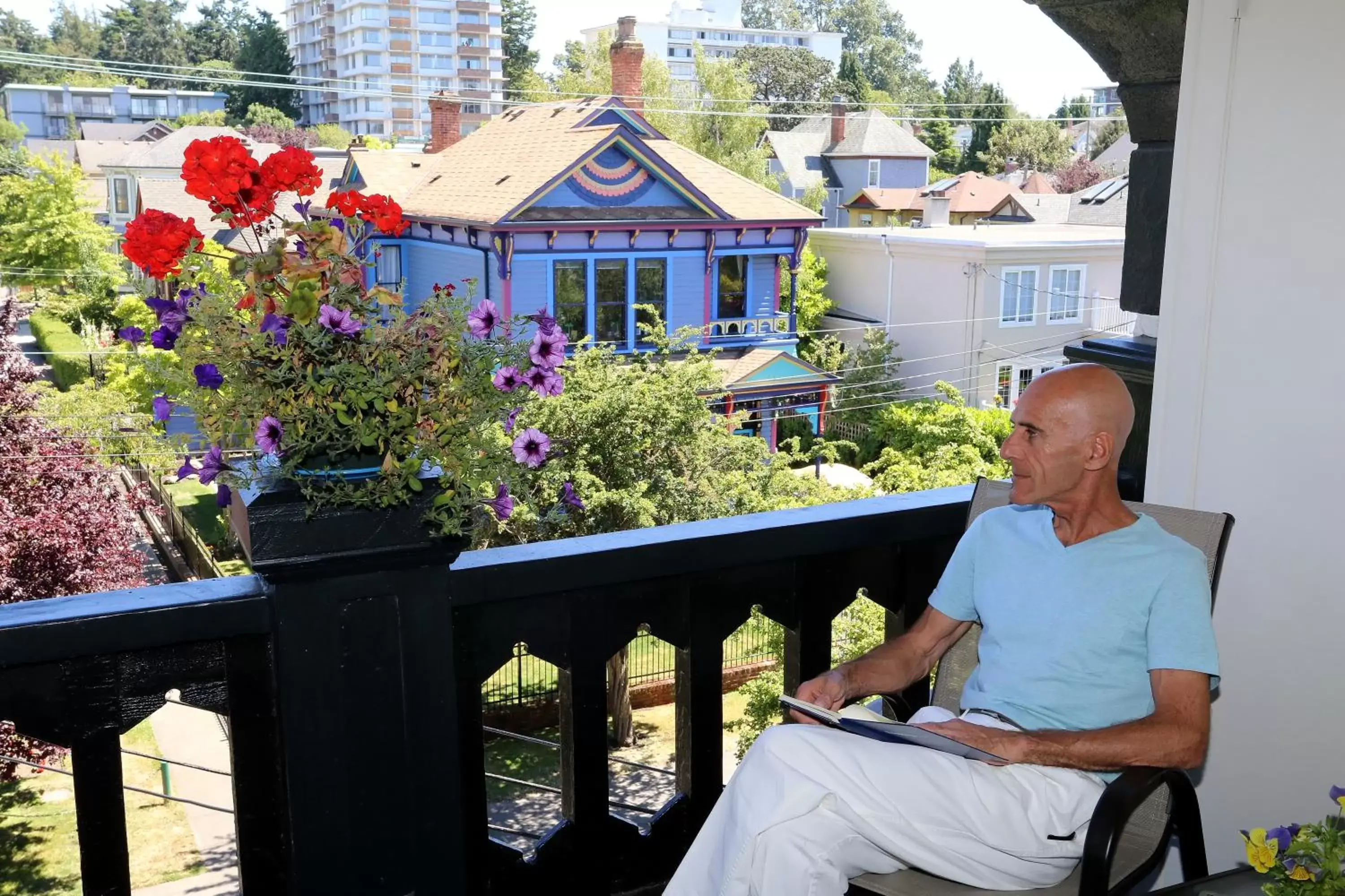 Balcony/Terrace in James Bay Inn Hotel, Suites & Cottage