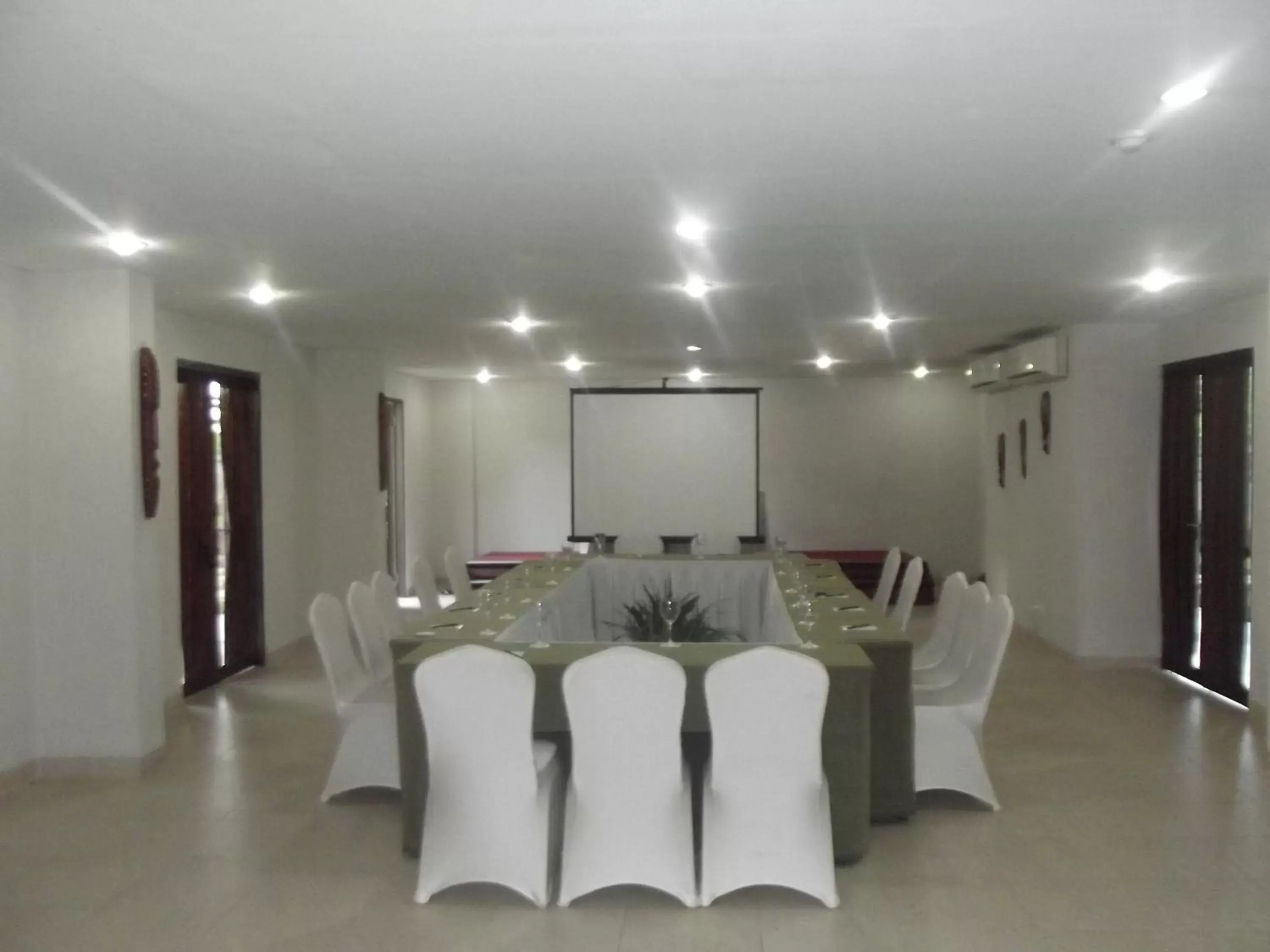 Business facilities in Luwansa Beach Hotel