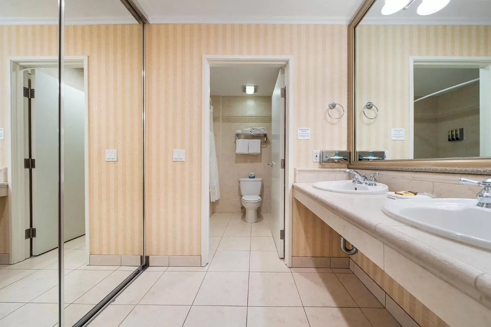 Bathroom in Casablanca Inn