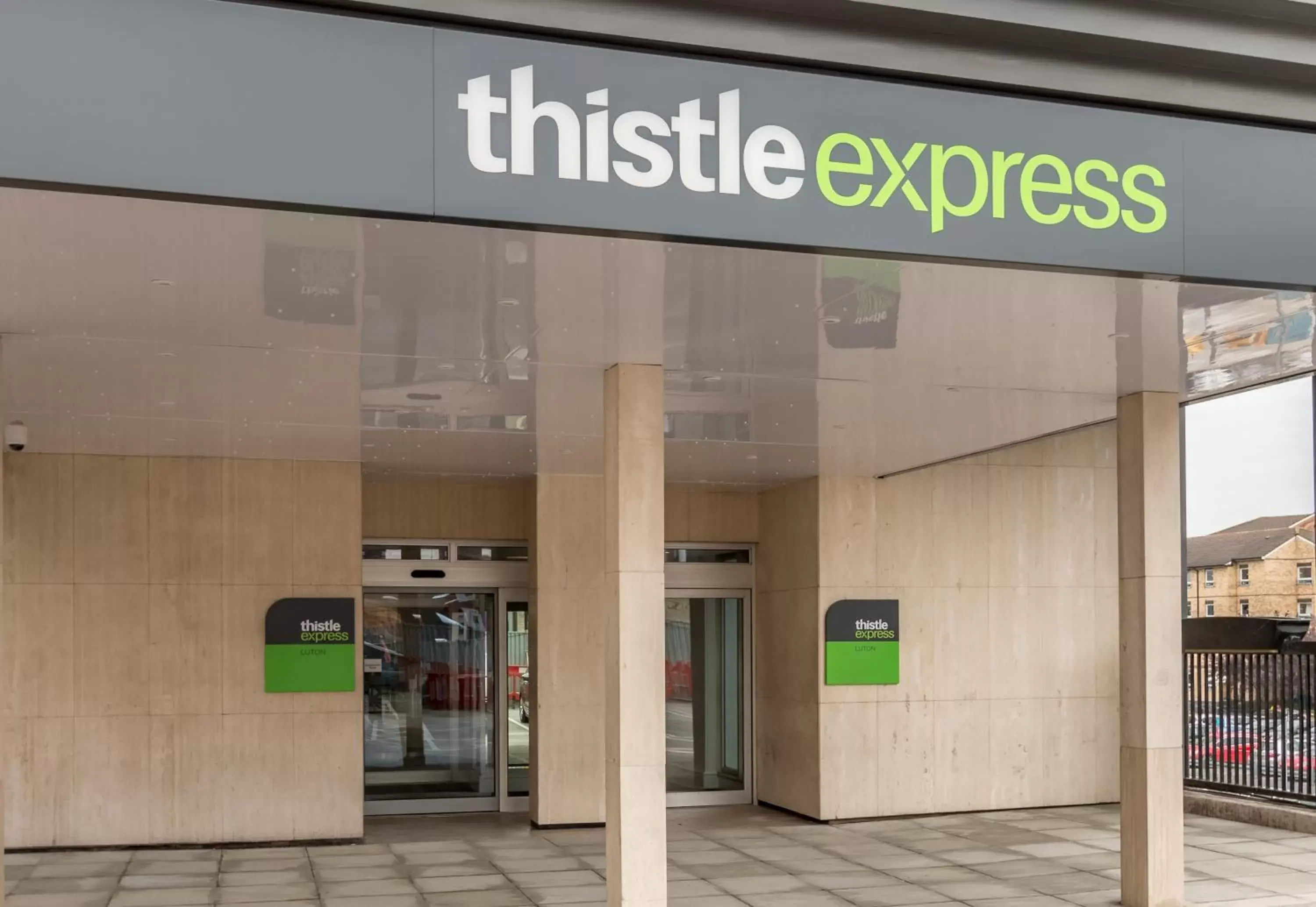 Facade/entrance in Thistle Express London, Luton