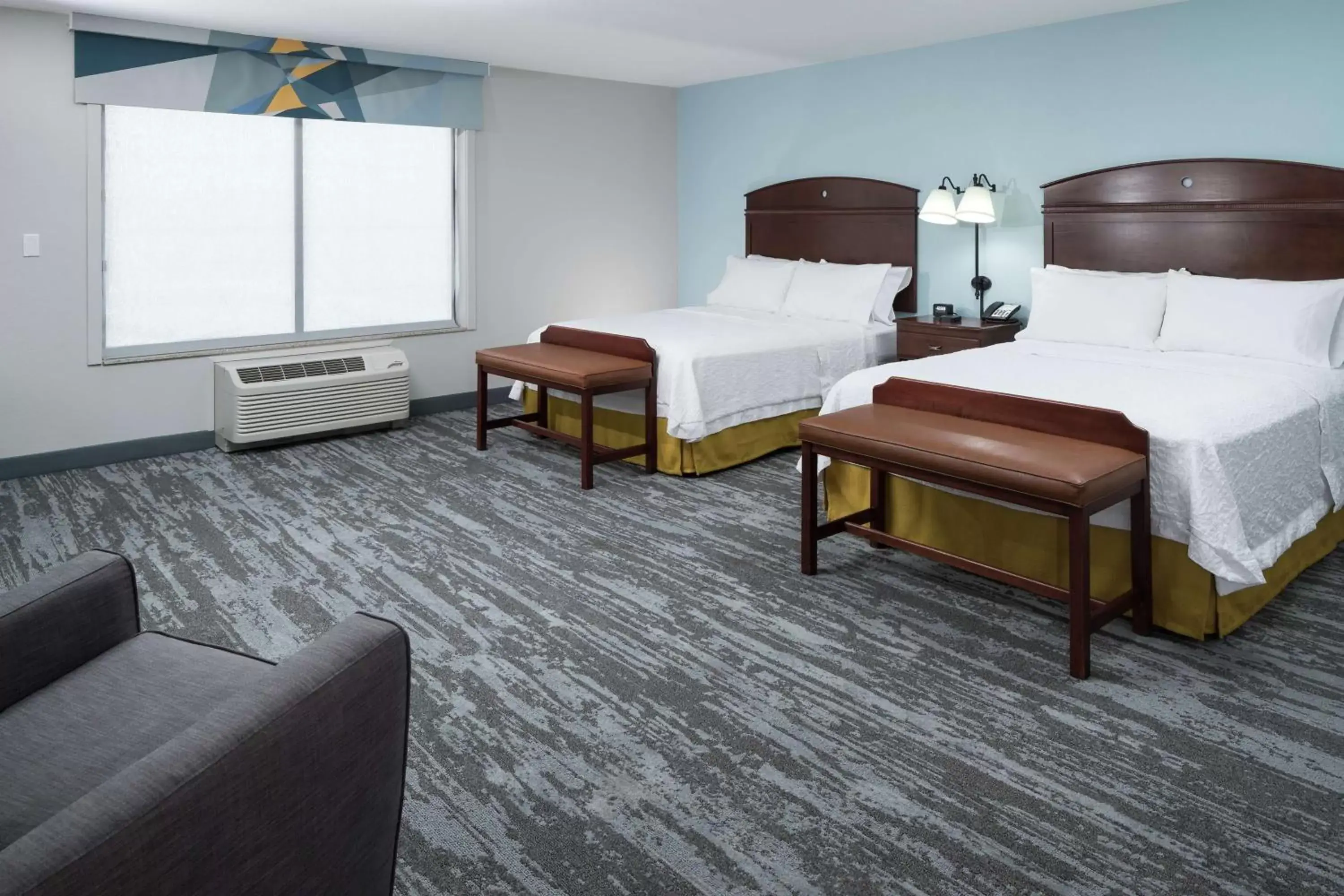 Bed in Hampton Inn & Suites Rochester-North