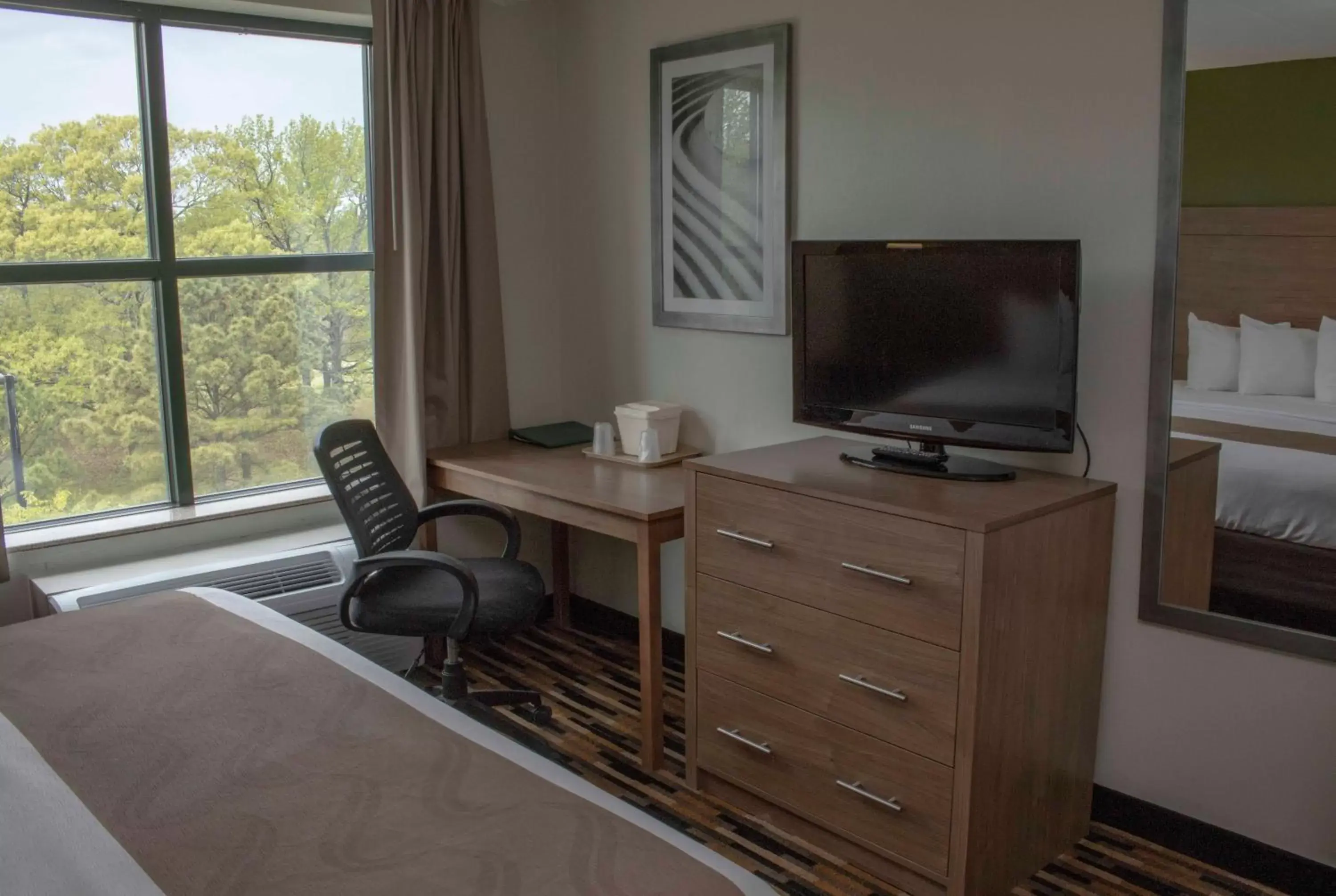 TV and multimedia, TV/Entertainment Center in Quality Suites Lake Wright Norfolk Airport