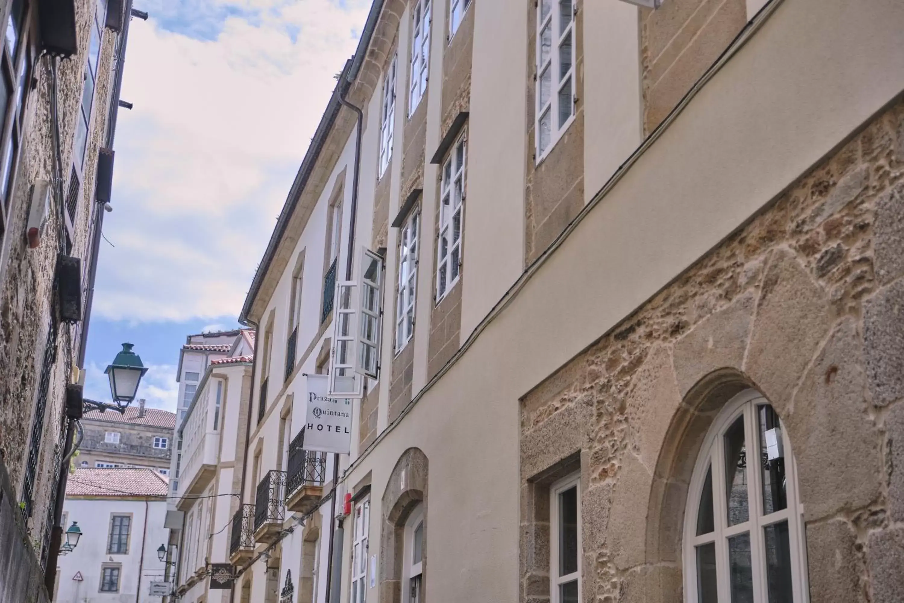 Facade/entrance in Hotel Praza Quintana