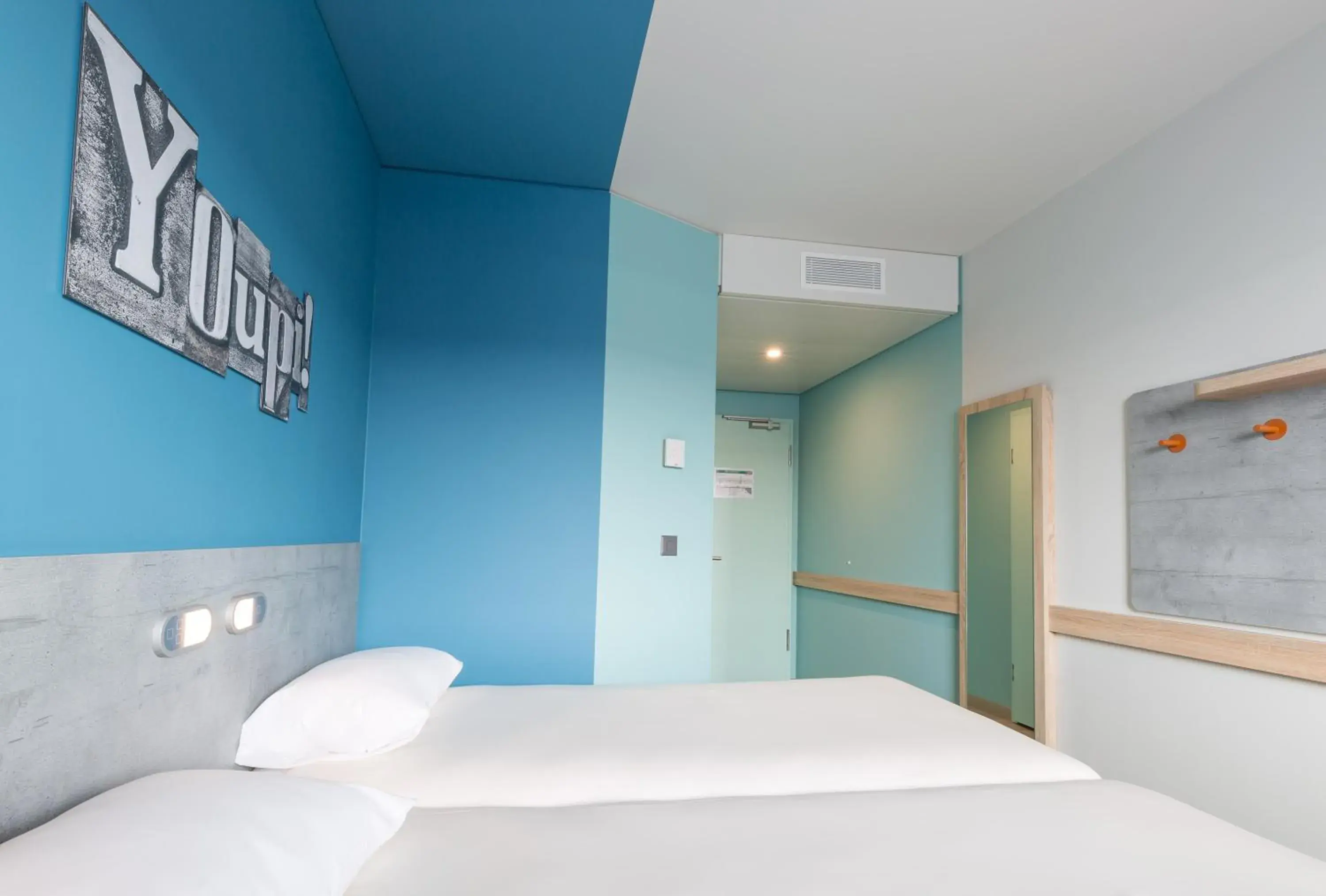 Photo of the whole room, Bed in ibis budget Geneve Palexpo Aeroport