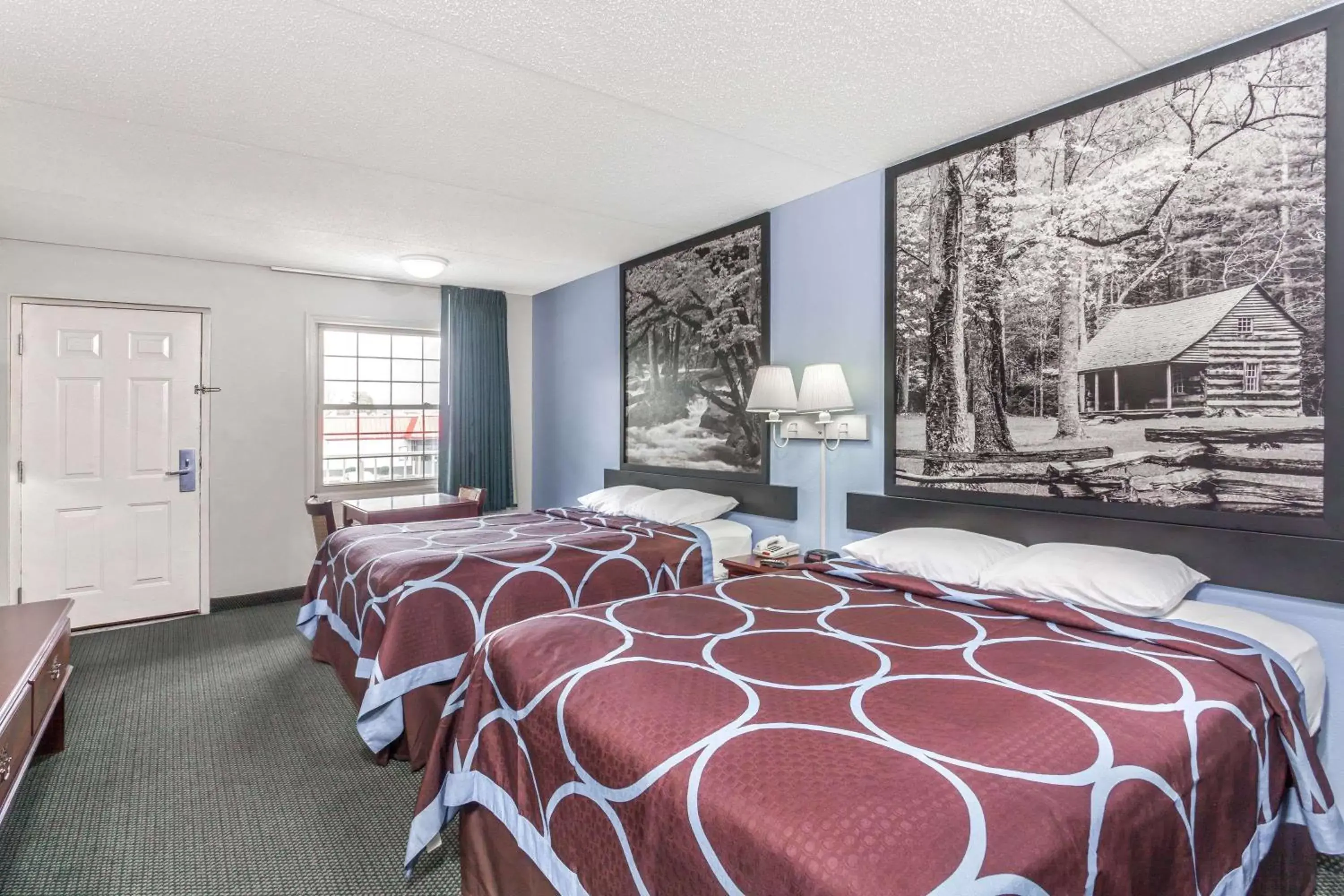 Photo of the whole room, Bed in Super 8 by Wyndham Kingston