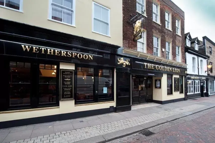 Facade/entrance in The Golden Lion Wetherspoon