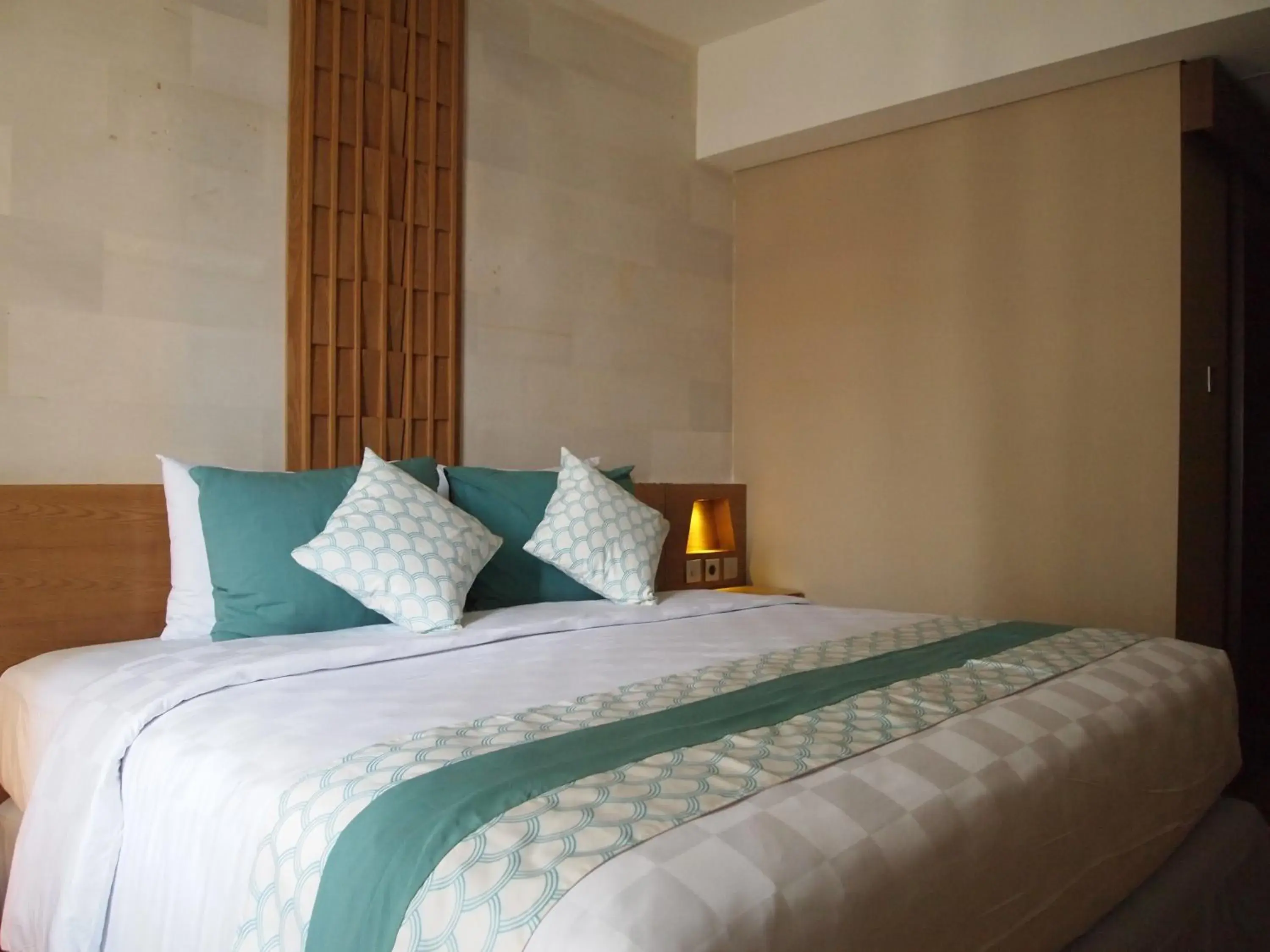 Bedroom, Bed in Bedrock Hotel Kuta Bali