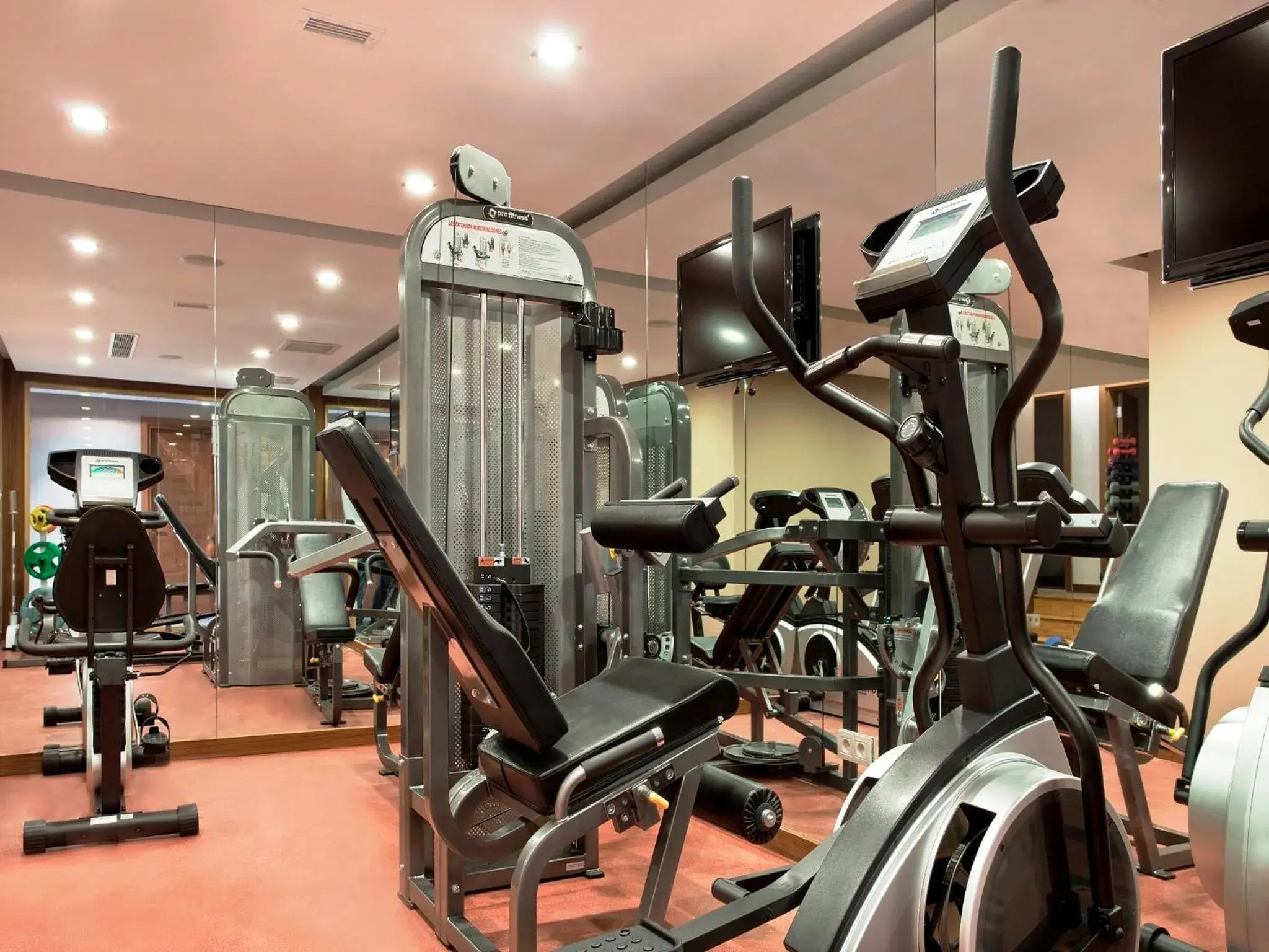 Spa and wellness centre/facilities, Fitness Center/Facilities in La Boutique Hotel & Suites