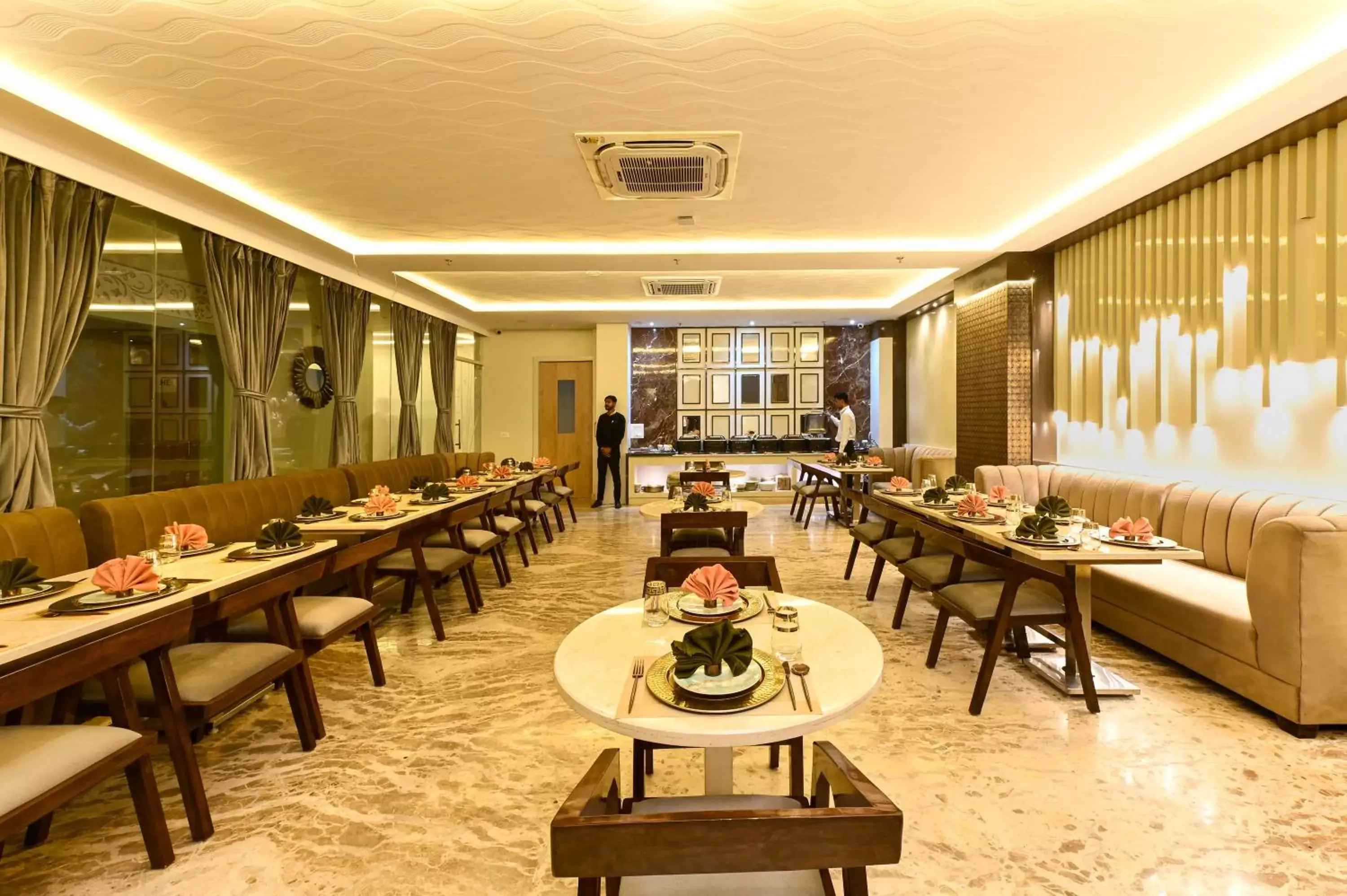 Restaurant/Places to Eat in Hotel Avalon Palms Agra