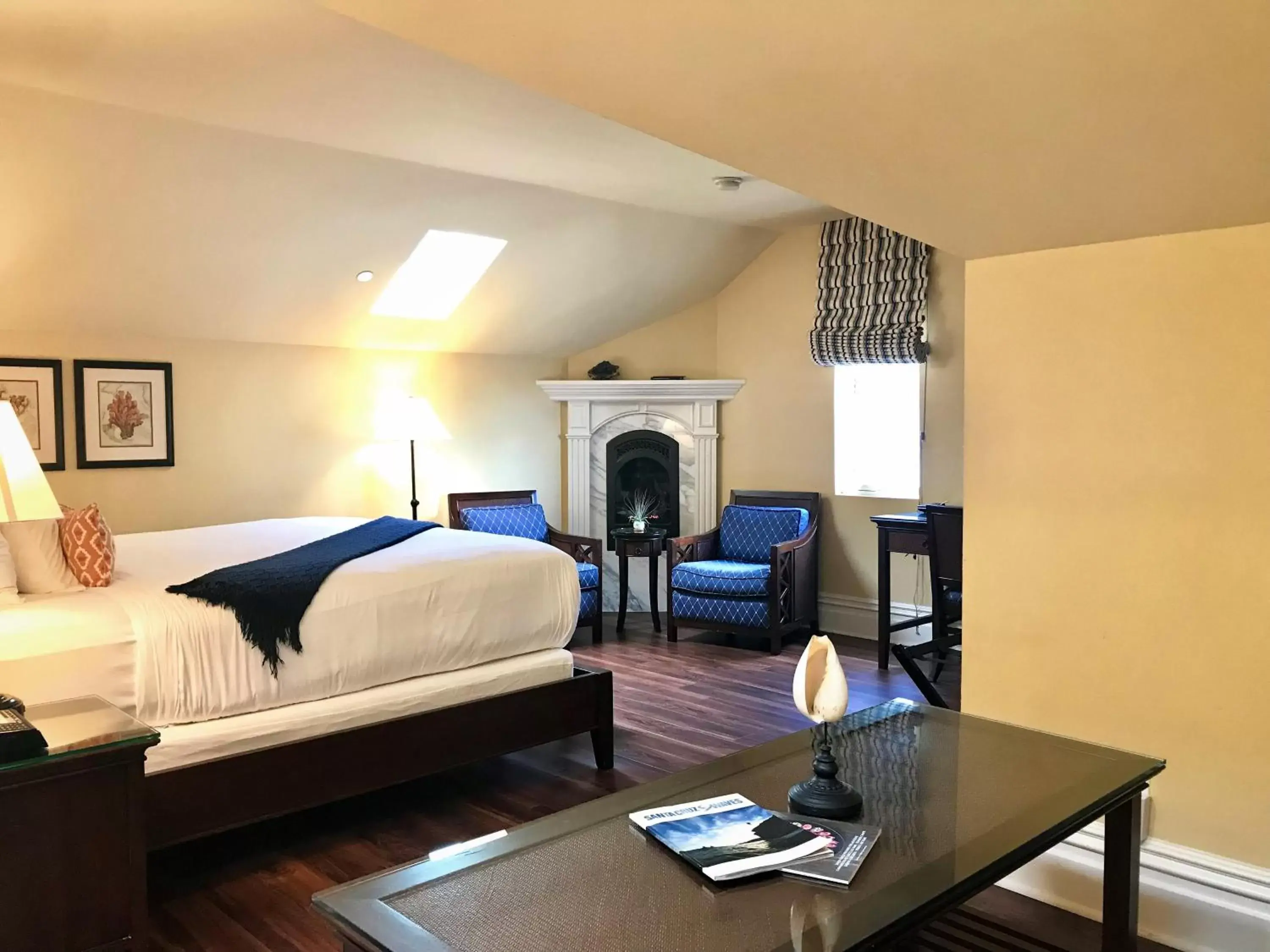 Photo of the whole room, Bed in West Cliff Inn, A Four Sisters Inn Photo of the whole room, Bed in West Cliff Inn, A Four Sisters Inn
