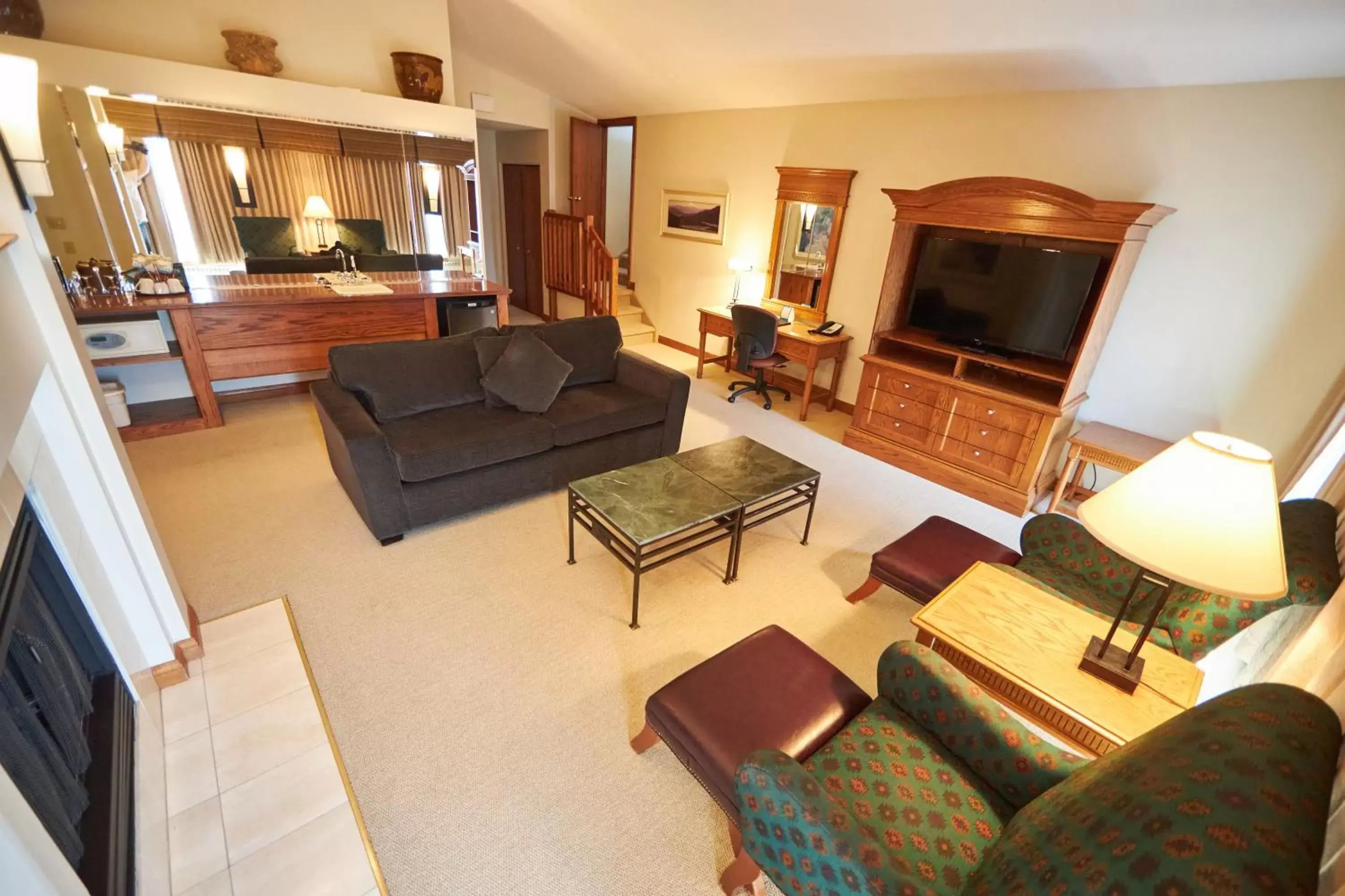 Living room, Seating Area in Jasper Inn & Suites by INNhotels