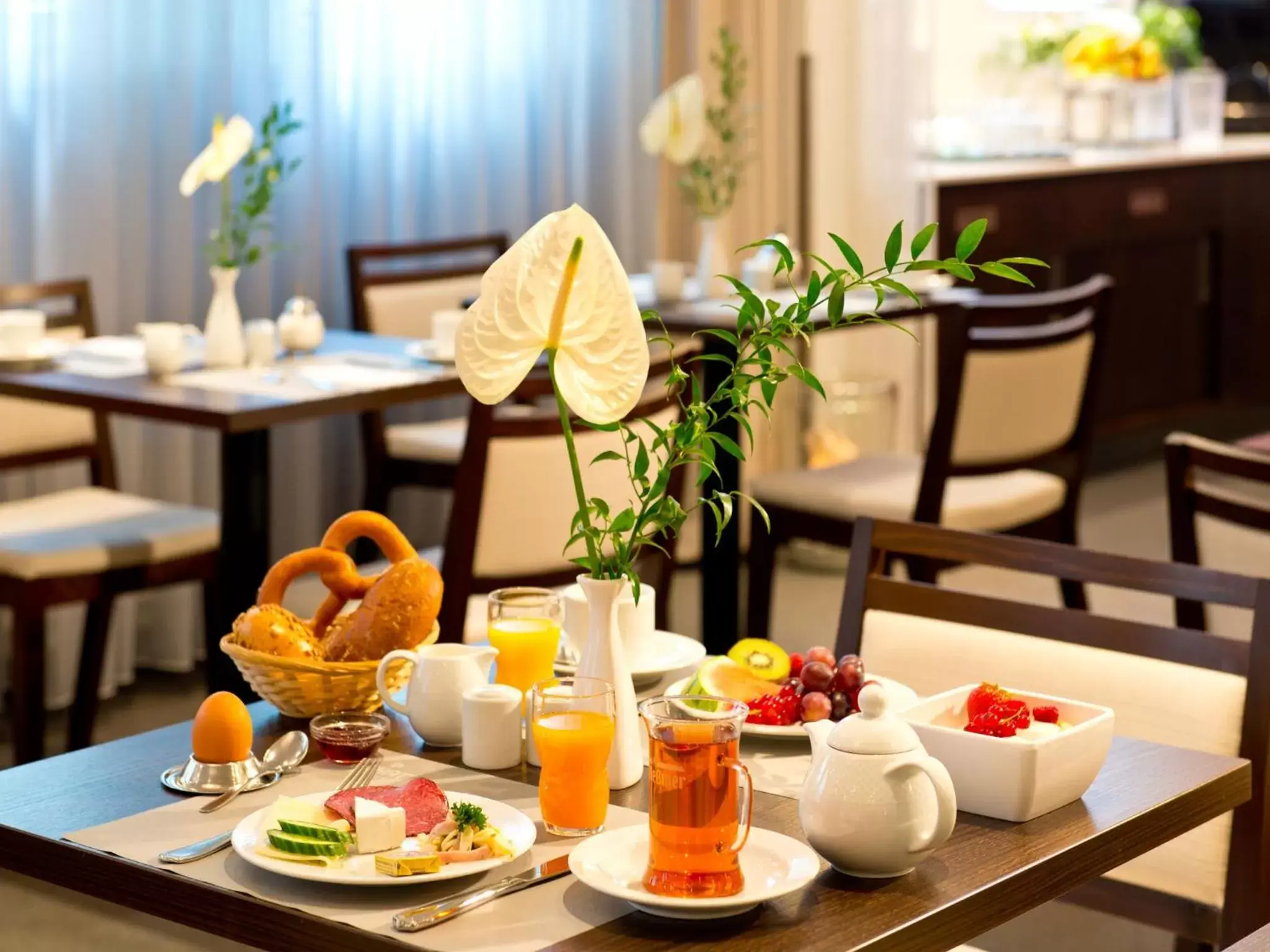 Restaurant/places to eat, Breakfast in ACHAT Hotel Dresden Elbufer