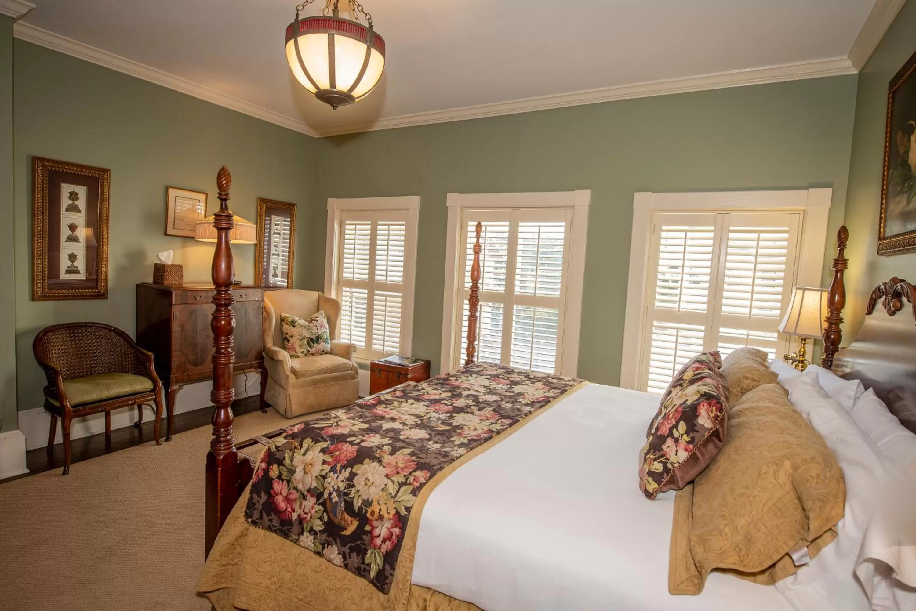 Bedroom in Ballastone Inn