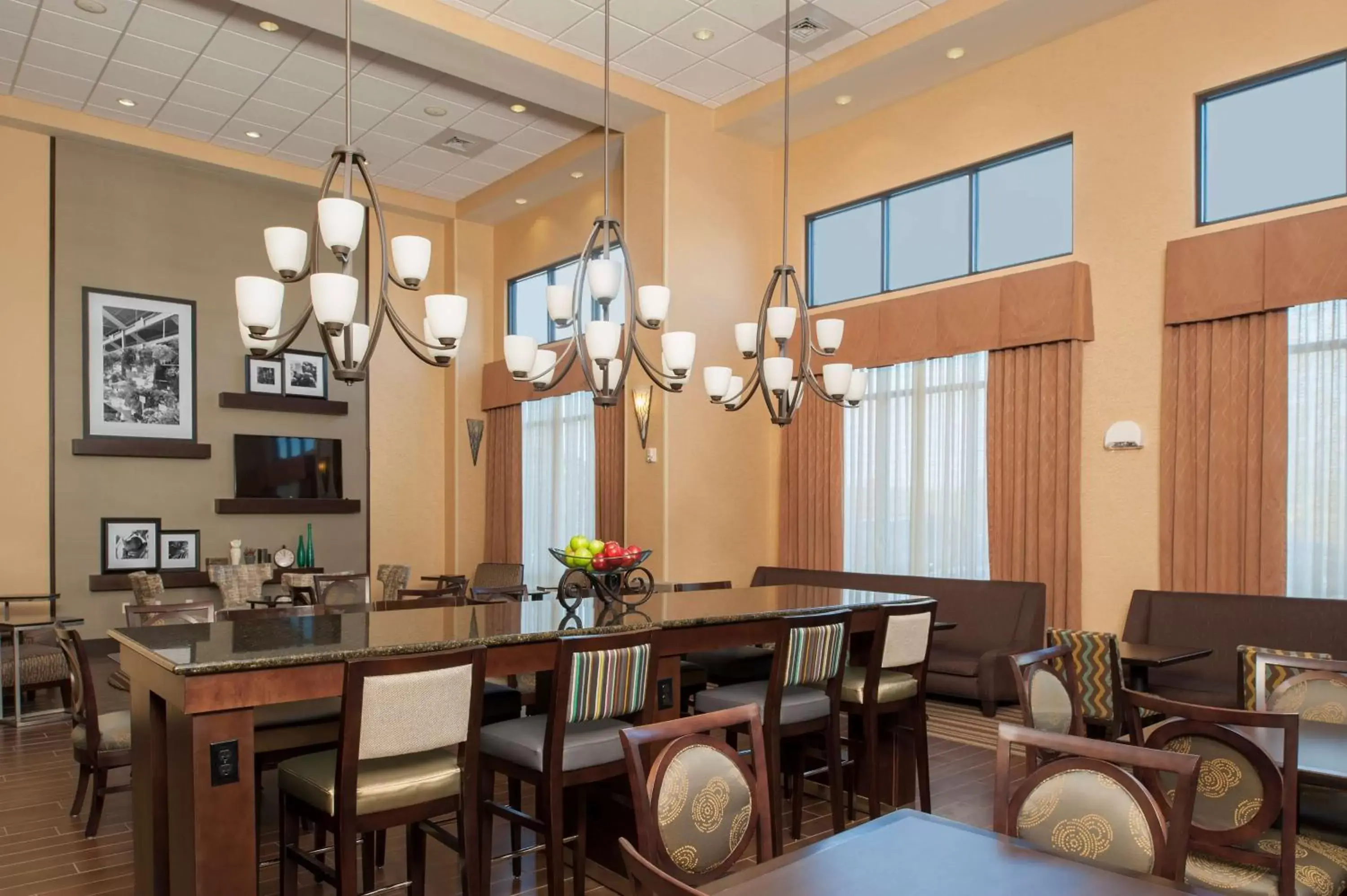 Lobby or reception, Restaurant/Places to Eat in Hampton Inn & Suites Grand Rapids-Airport 28th St