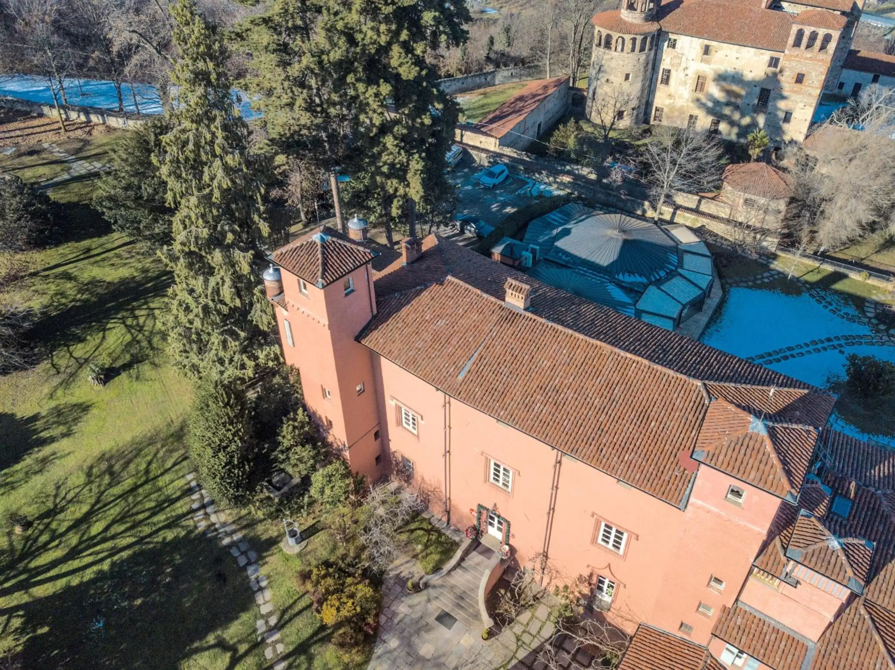 Bird's eye view, Bird's-eye View in Castello Rosso