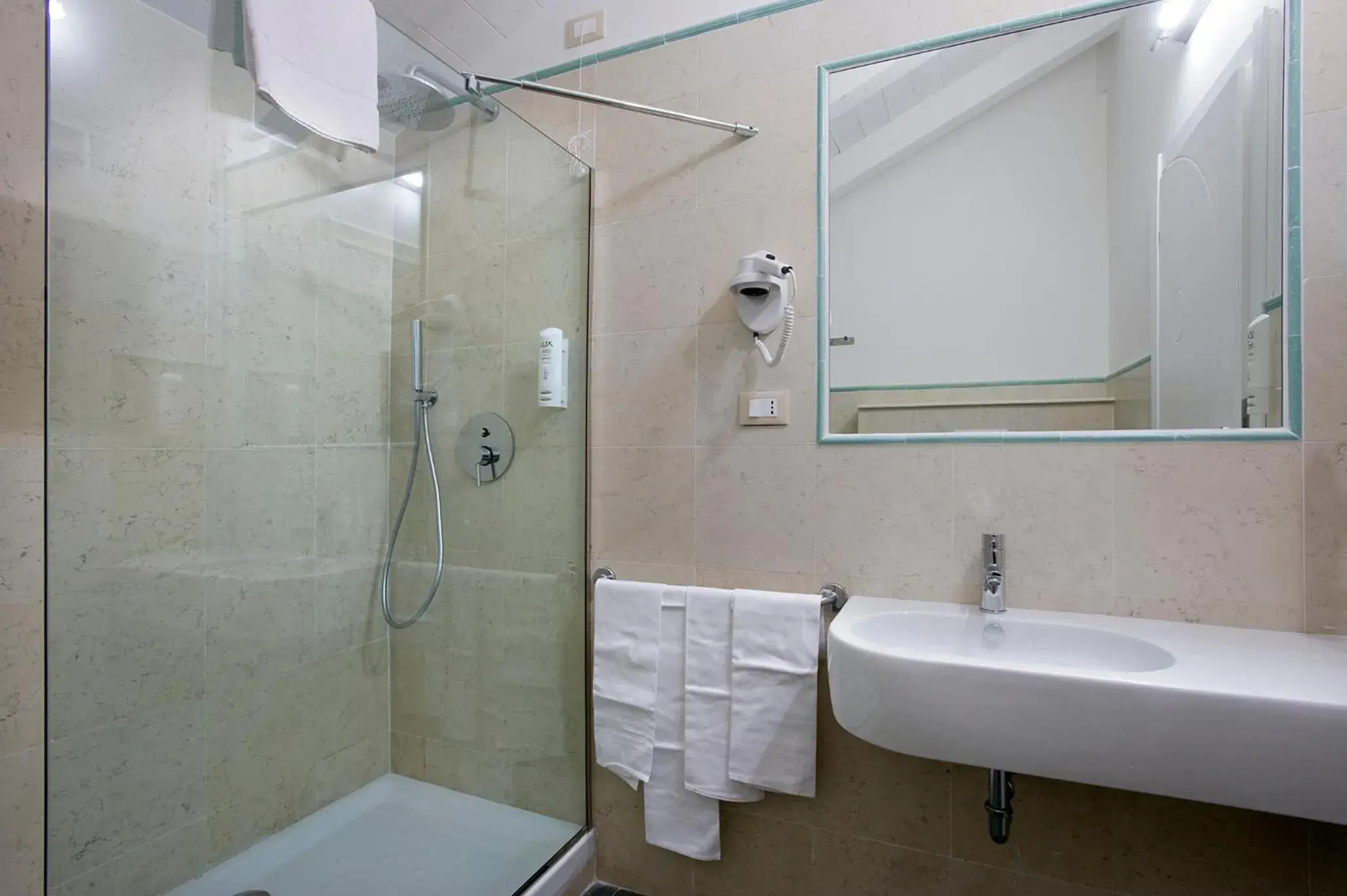Bathroom in Dipendenza Hotel Bellavista