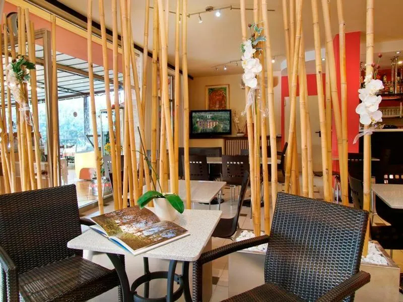 Communal lounge/ TV room in Hotel Rabay