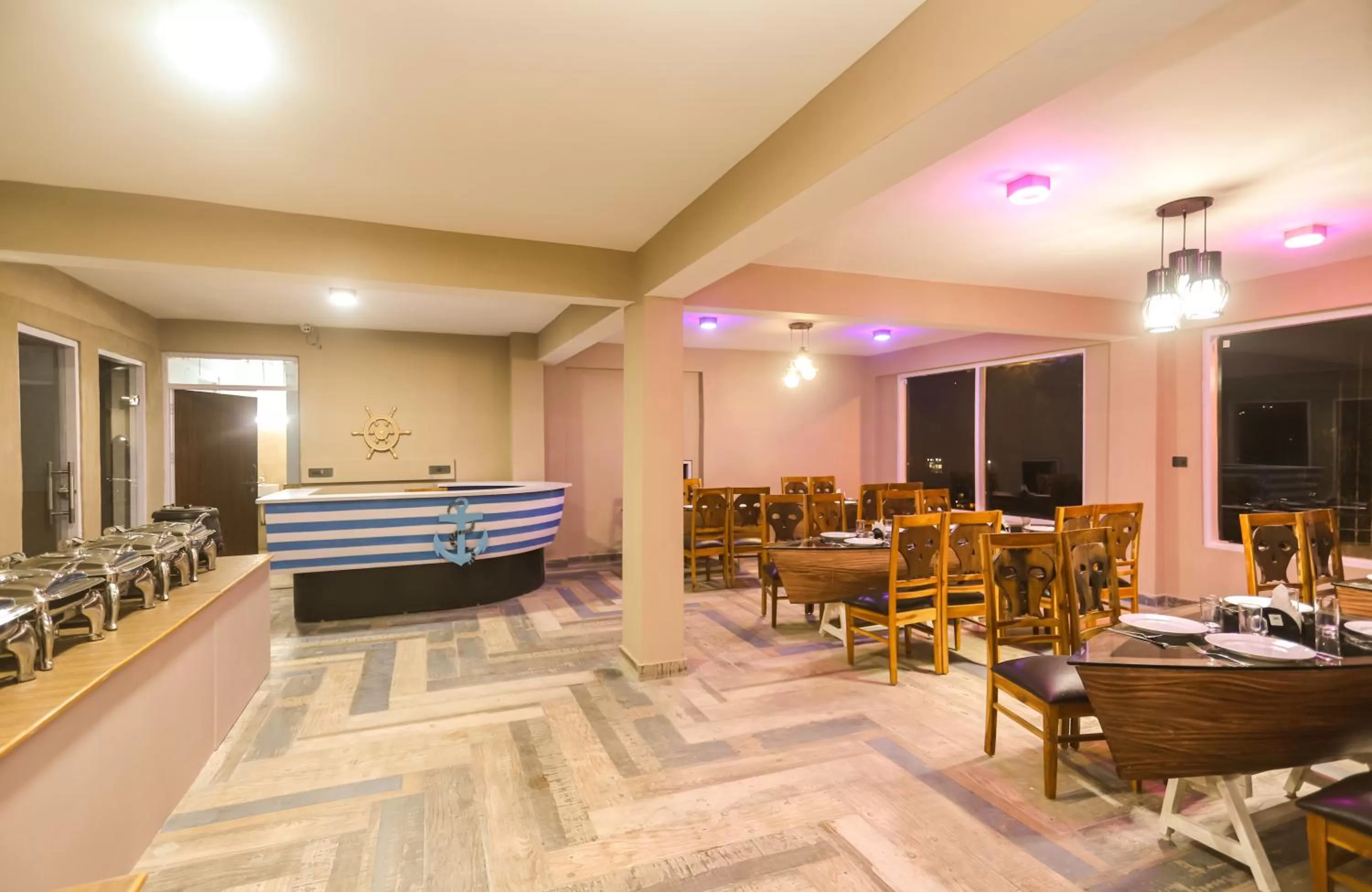 Restaurant/places to eat in Hotel Smugglers Mountain View - central heated & air Cooled