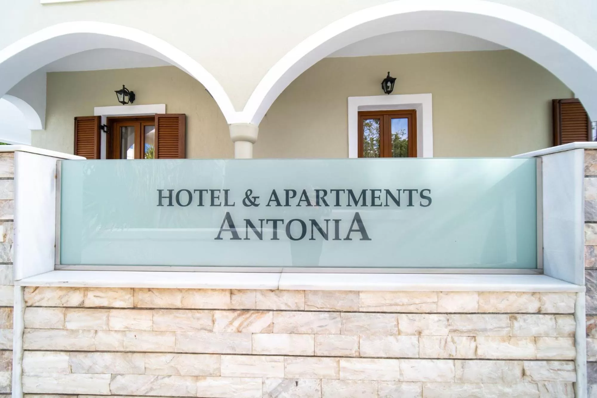 Text overlay in Antonia Hotel