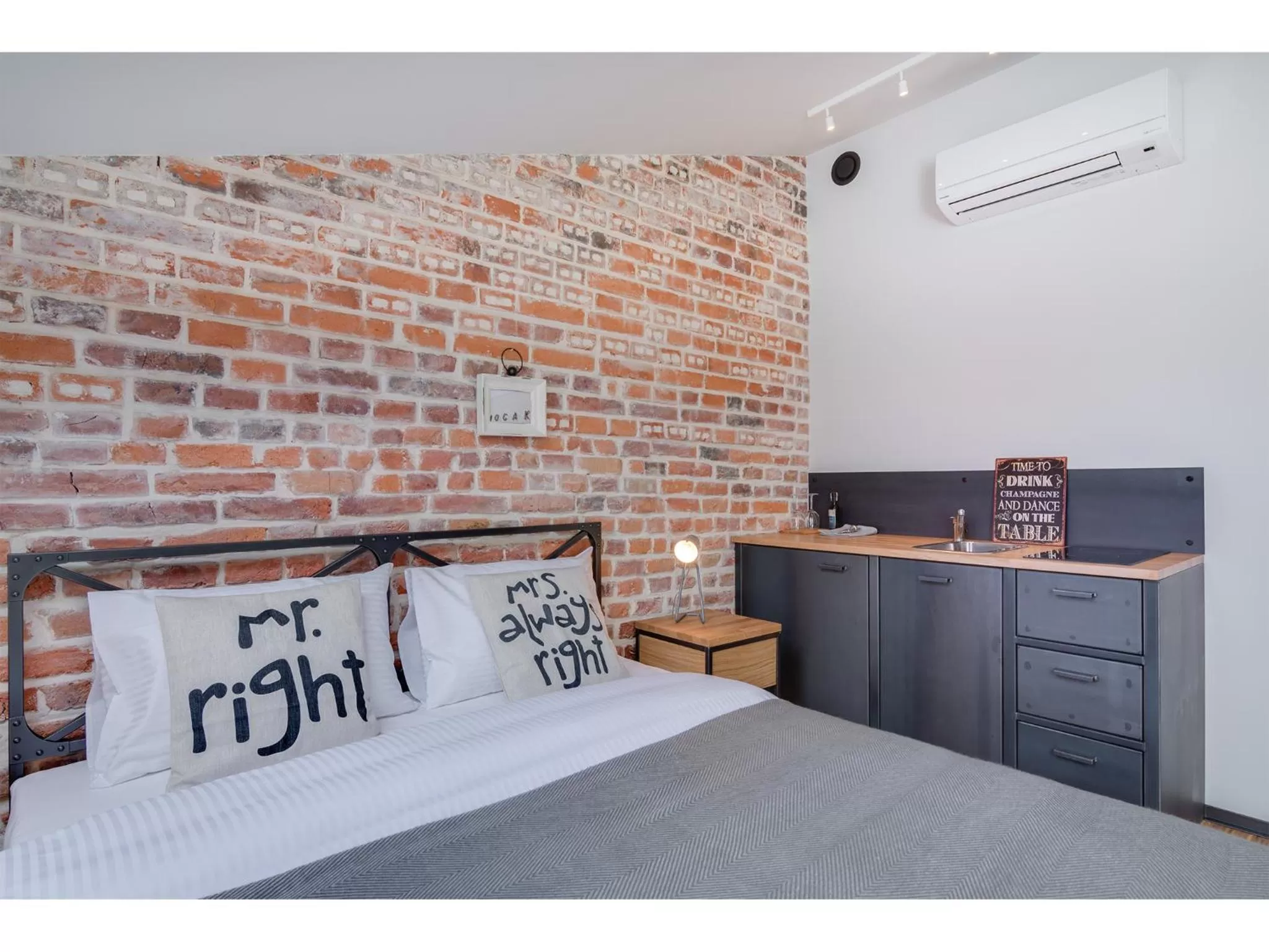 Photo of the whole room in Well Well Aparthotel