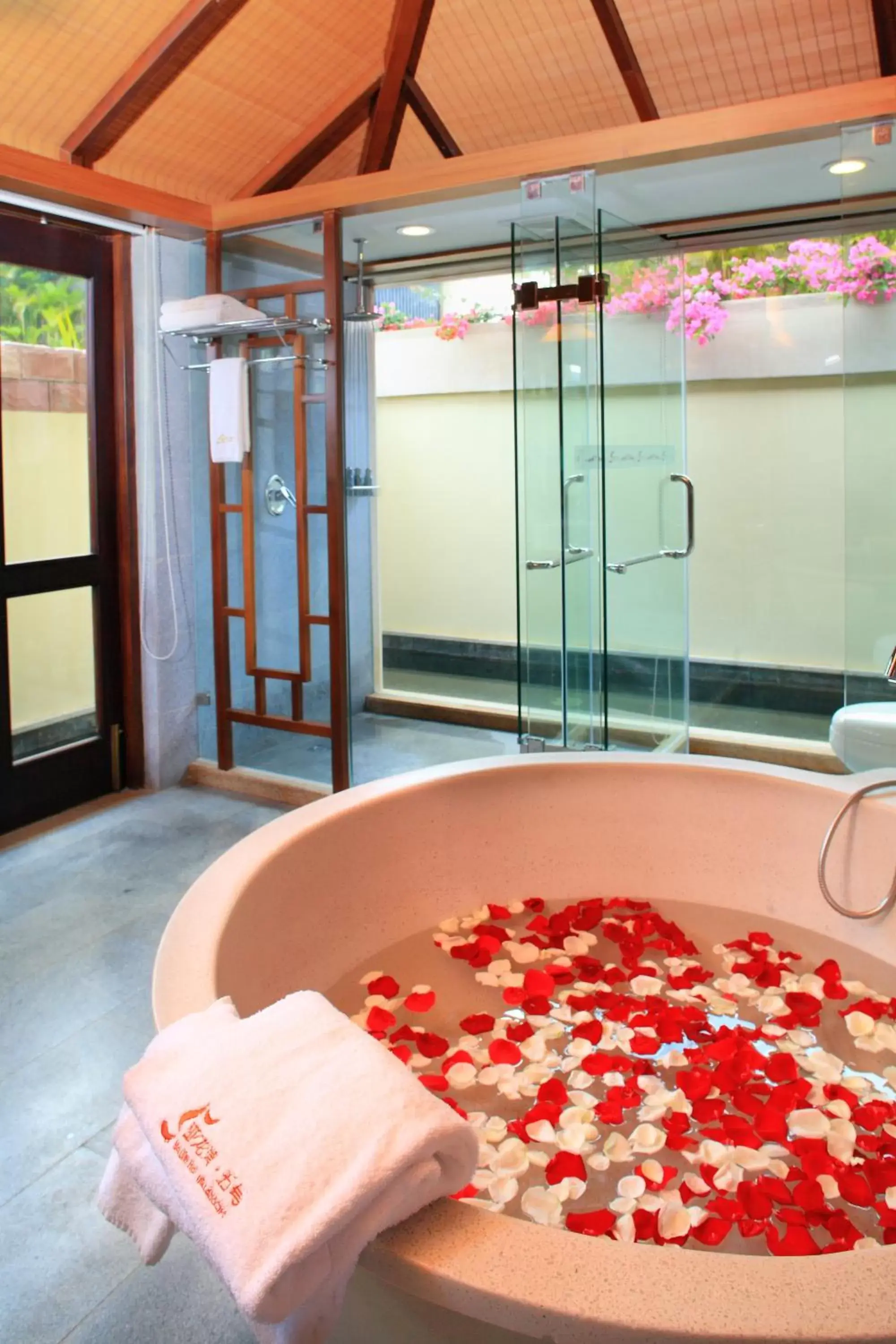 Sanya Yalong Bay Villas & Spa