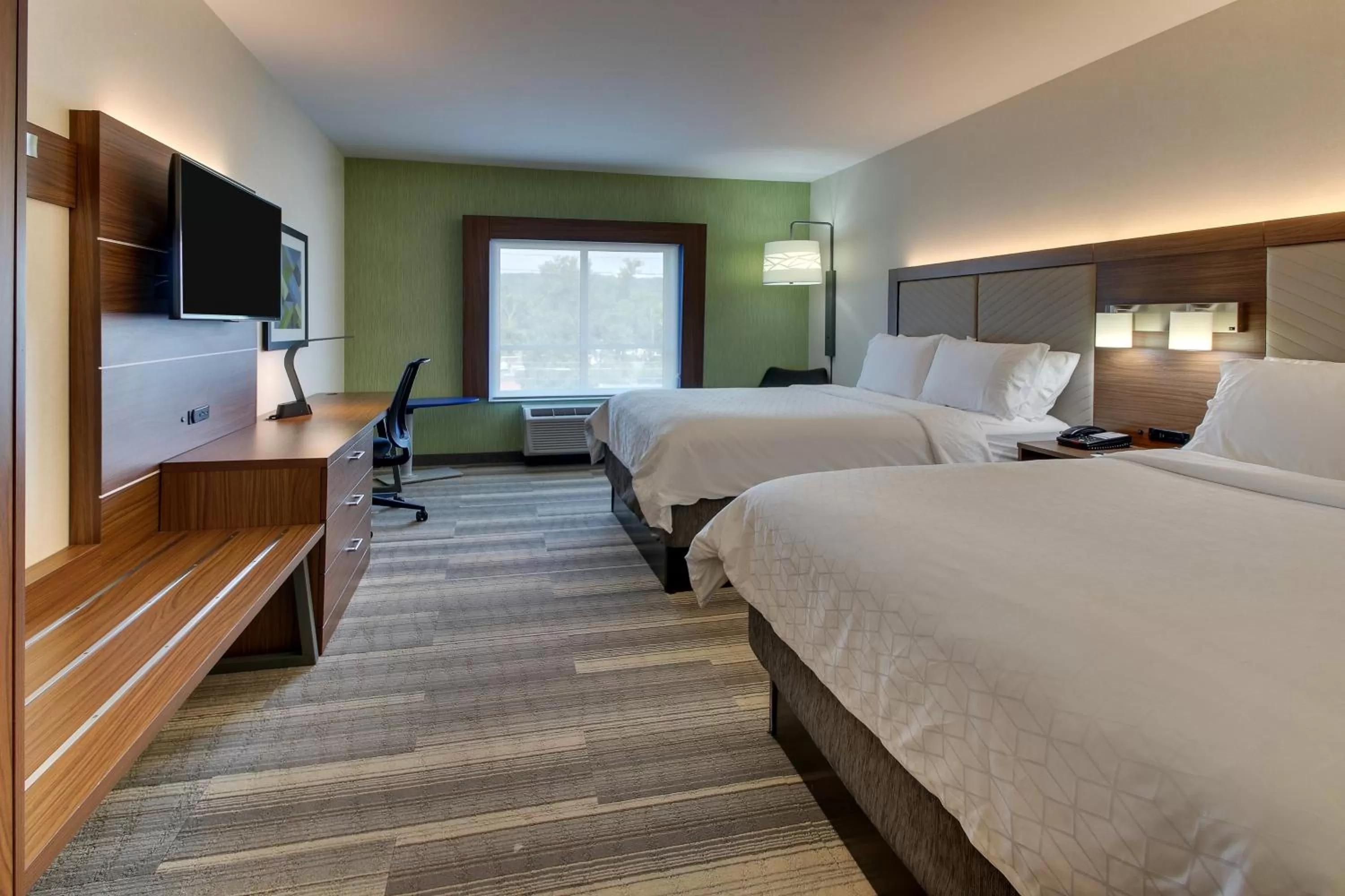 Photo of the whole room, Bed in Holiday Inn Express & Suites Ithaca by IHG