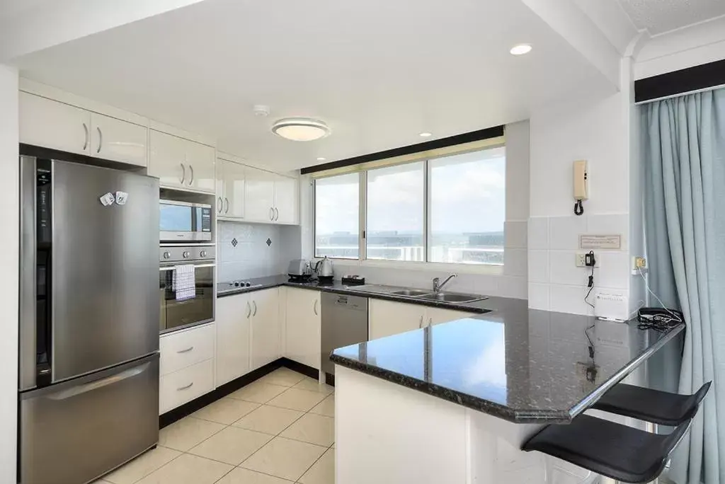 Kitchen/Kitchenette in 19th Avenue on the Beach