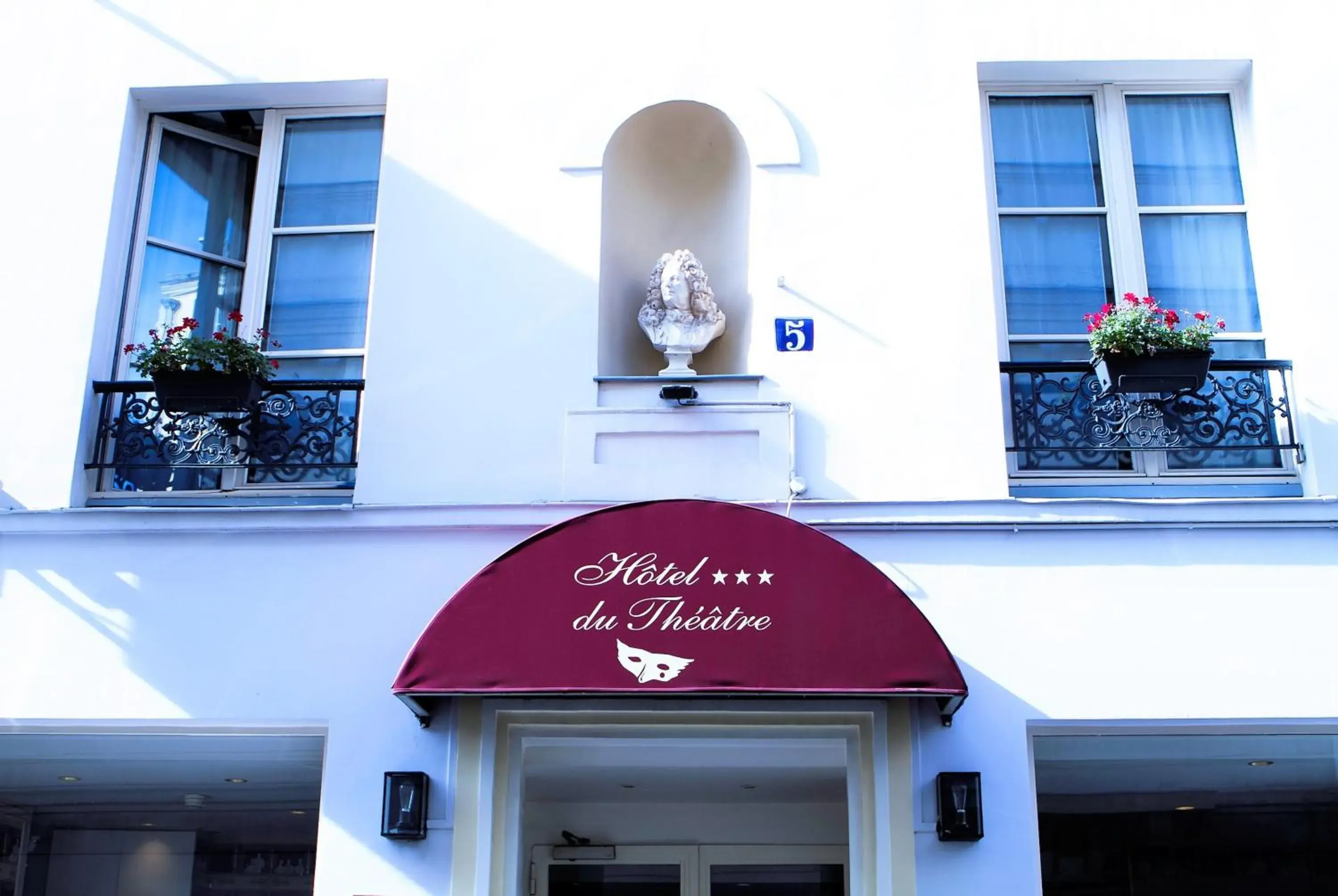 Facade/entrance in Hôtel du Théâtre by Patrick Hayat Facade/entrance in Hôtel du Théâtre by Patrick Hayat