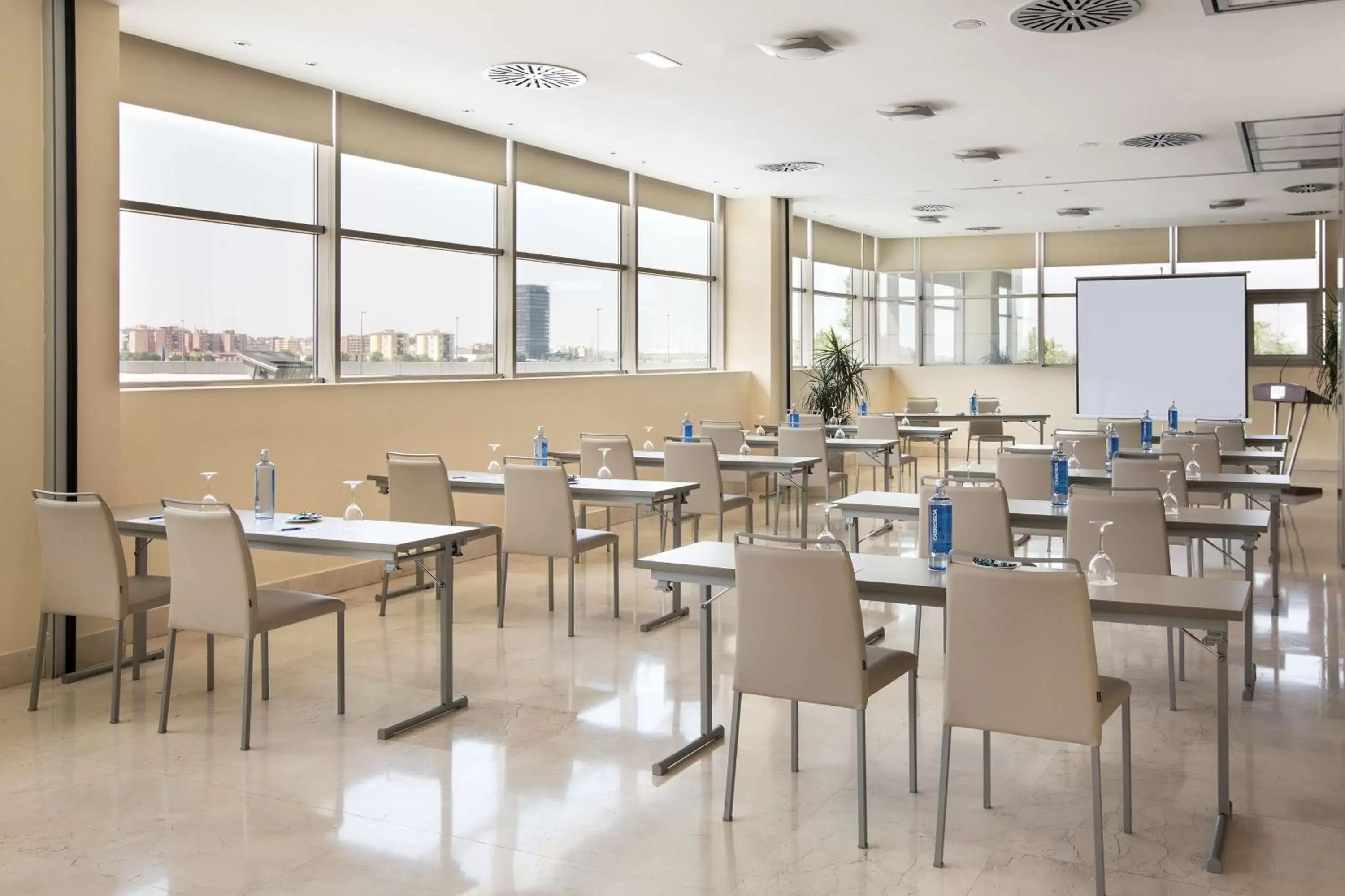 Meeting/conference room, Restaurant/Places to Eat in NH Gran Hotel Casino de Extremadura