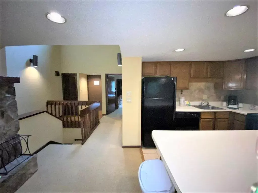 Kitchen or kitchenette, Kitchen/Kitchenette in Fairway Forest