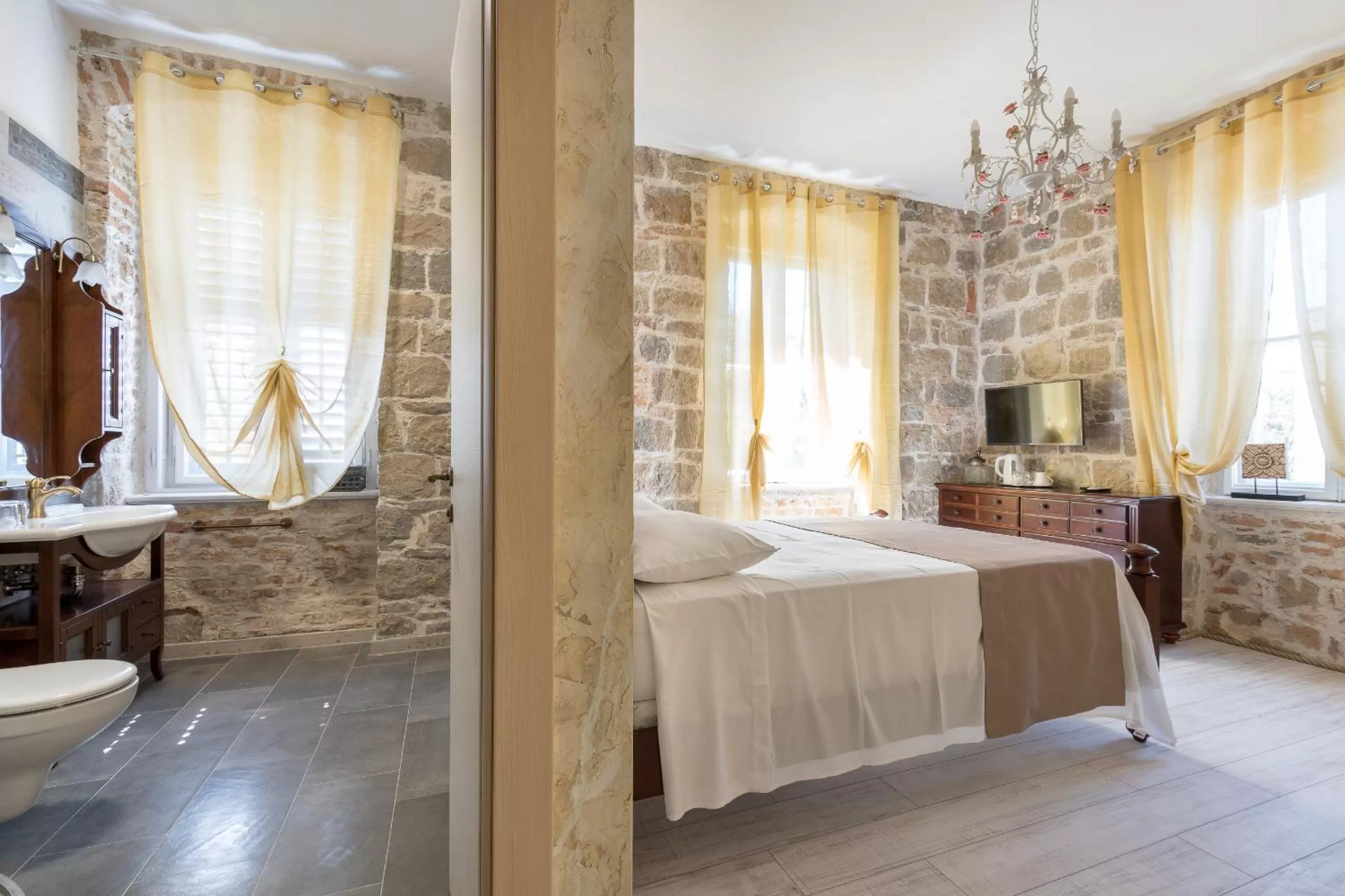 Bathroom, Bed in Pietra Rossa