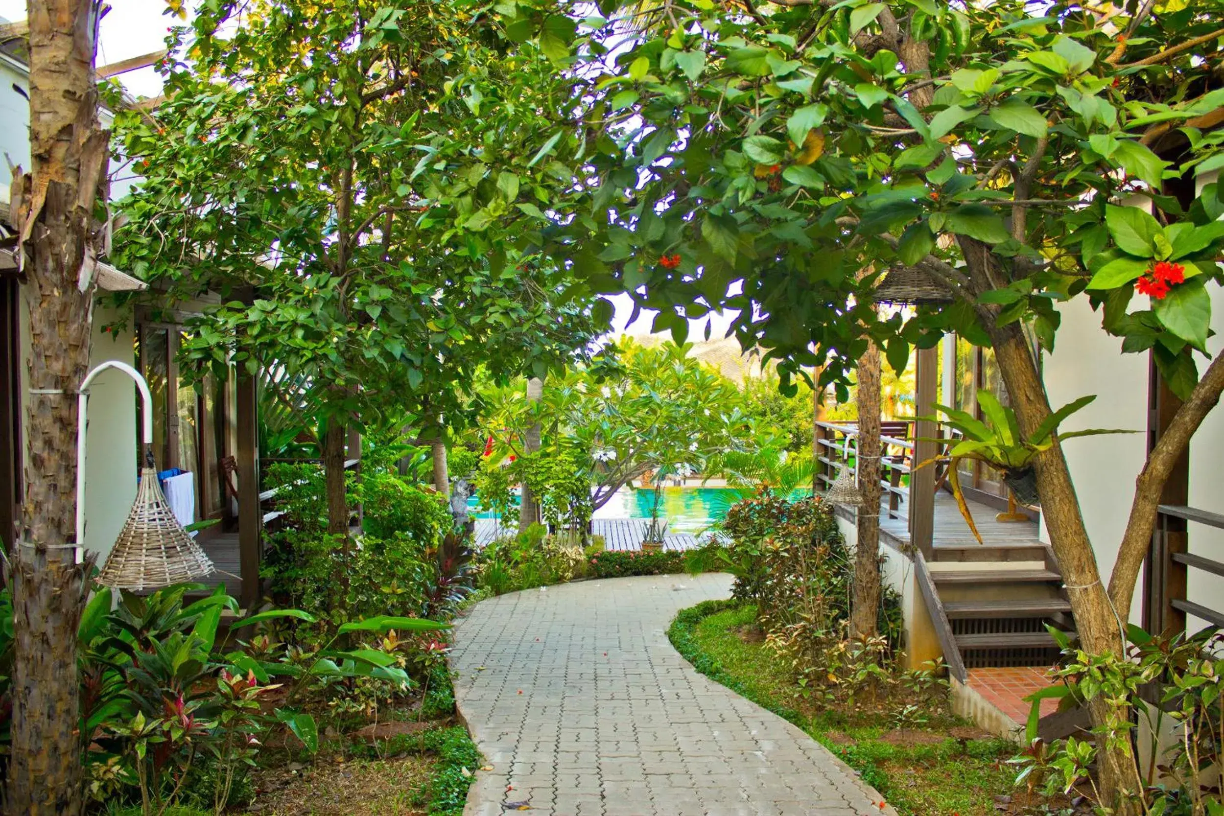 Facade/entrance, Garden in Sasitara Residence