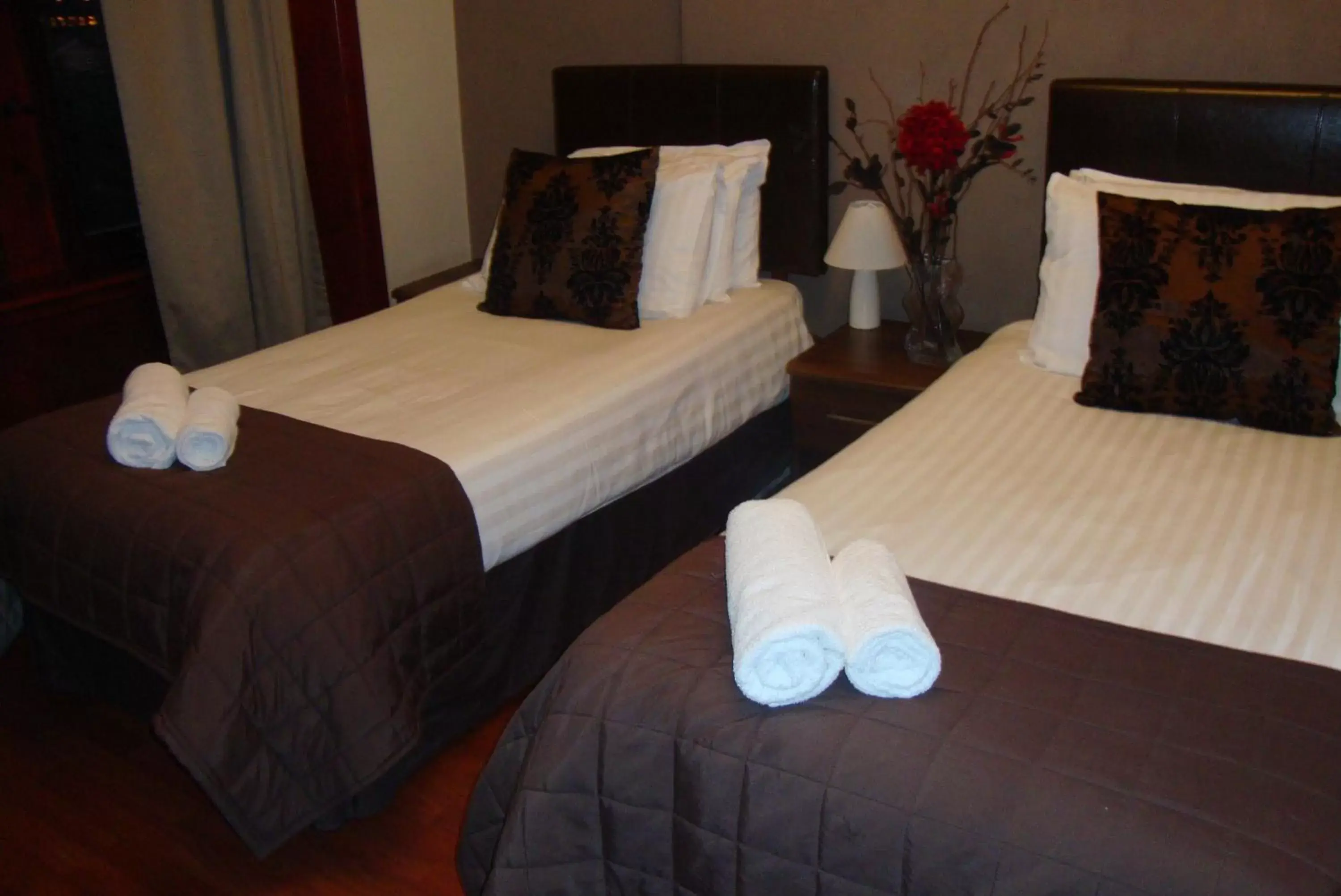 Bedroom, Bed in The Fullarton Park Hotel