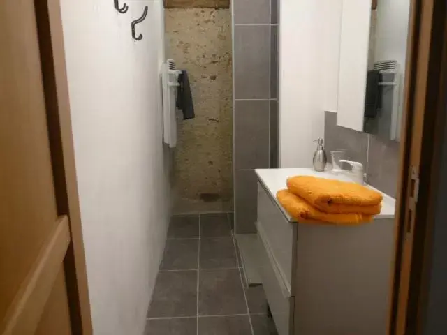 Bathroom in Topaze