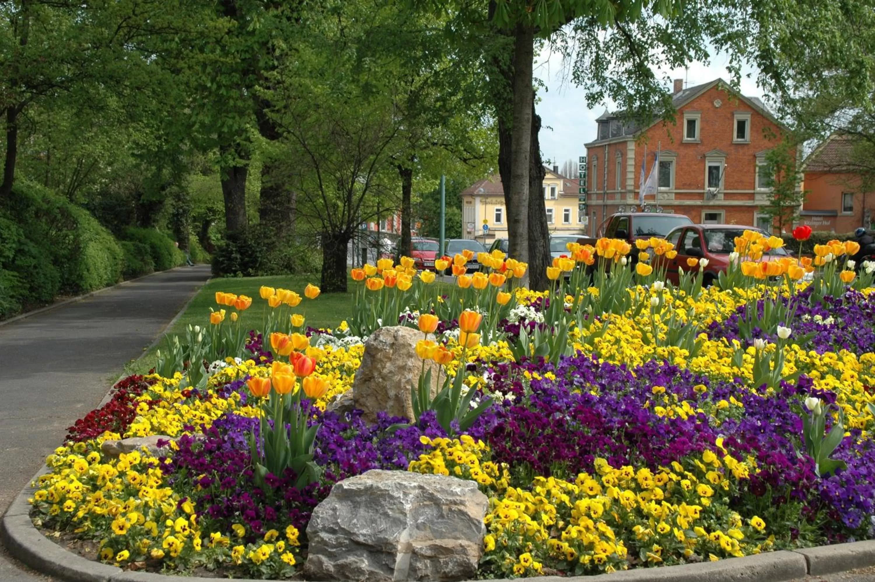 Garden, Property Building in Hotel Kitzinger Hof an der B8