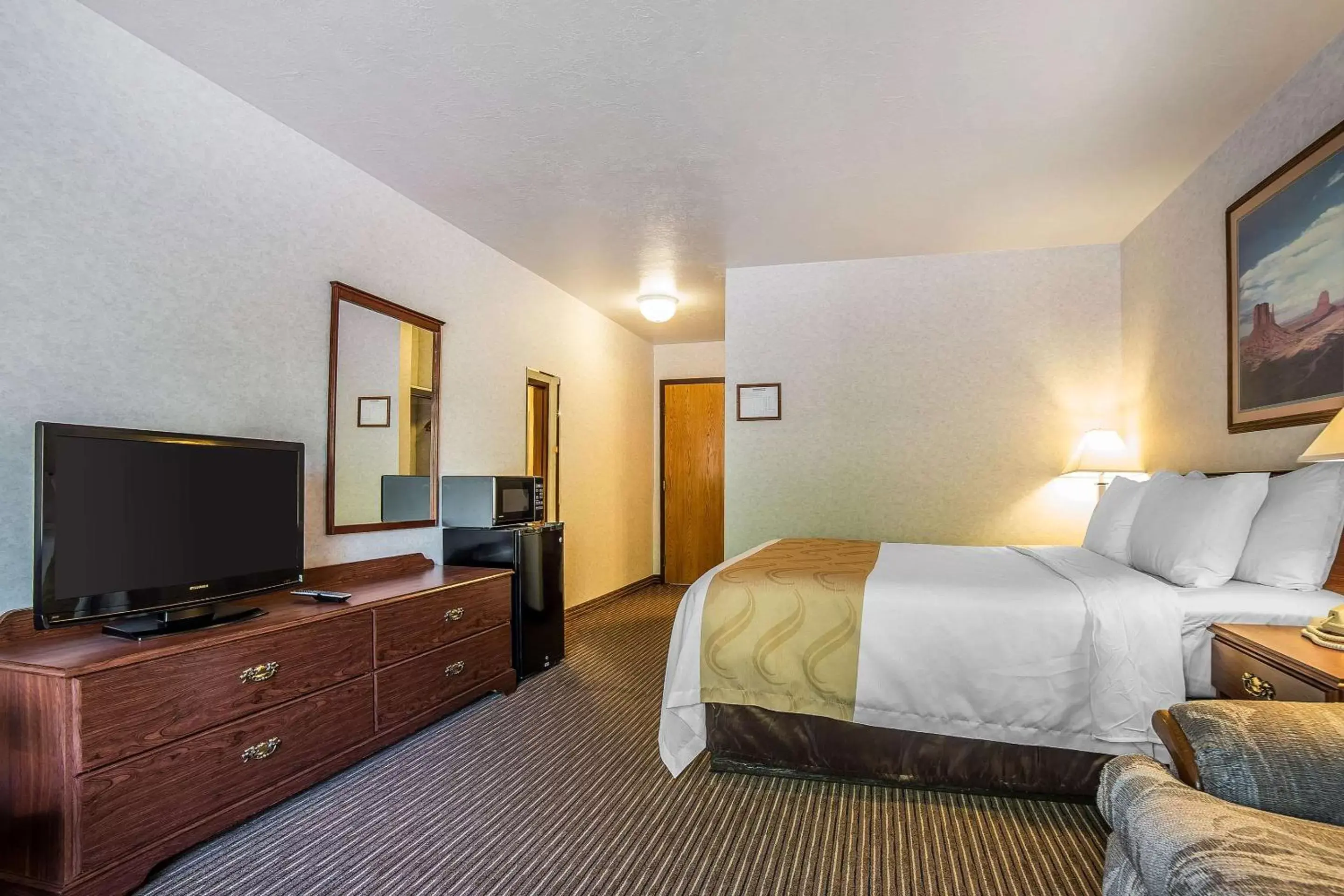 Photo of the whole room, Bed in Quality Inn Richfield I-70