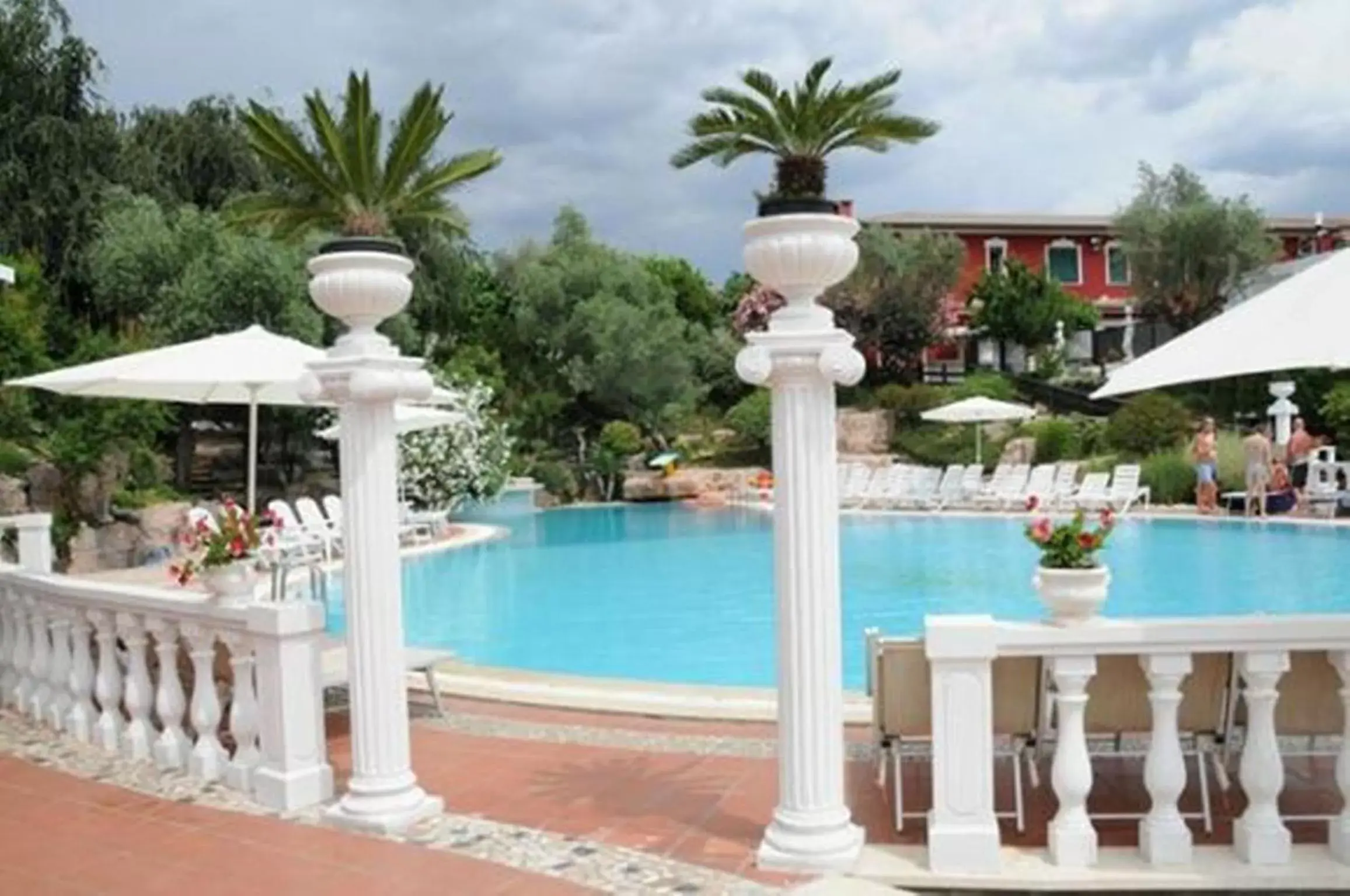 Swimming Pool in Hotel Villa Pigalle