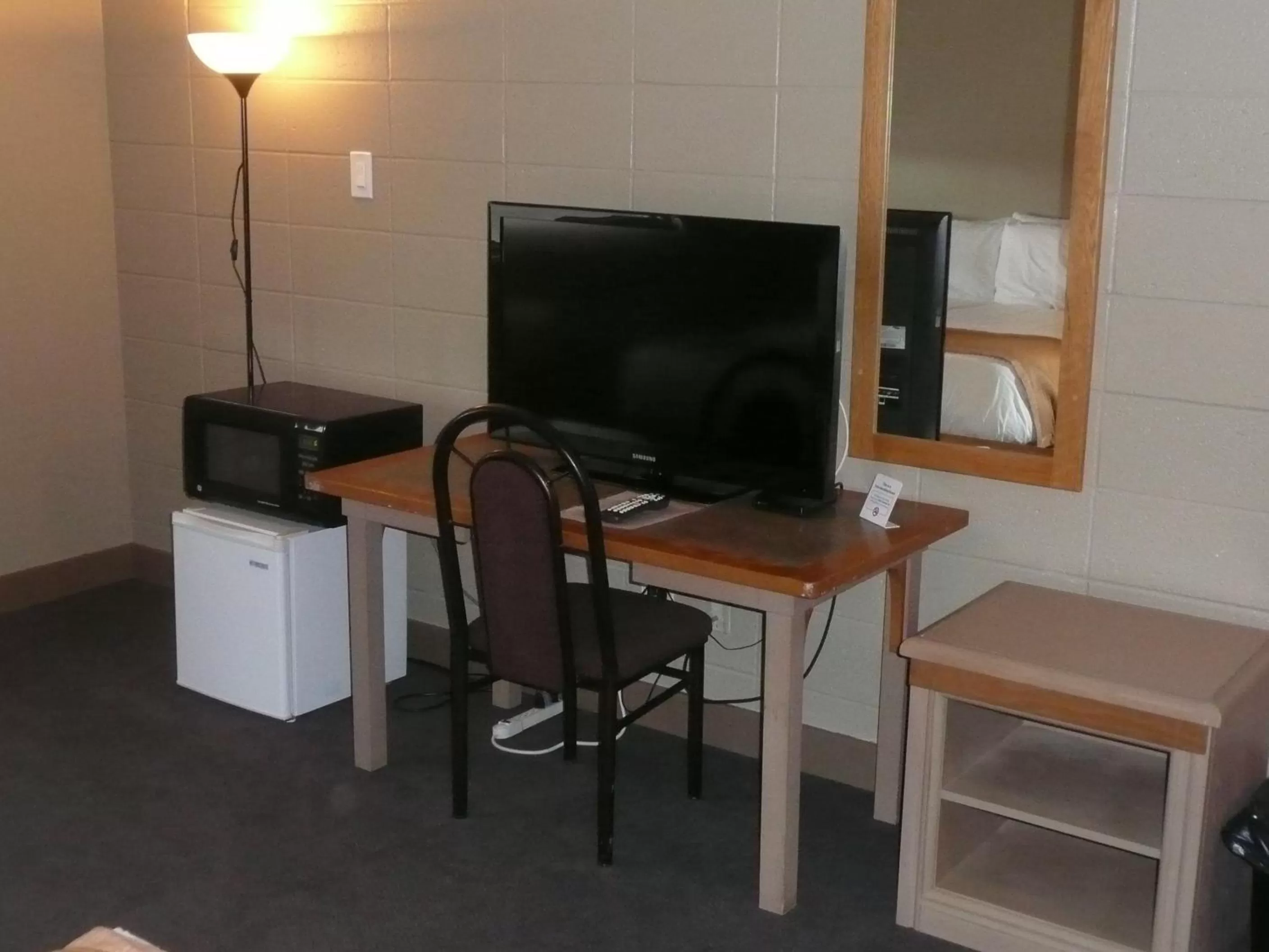 TV and multimedia, TV/Entertainment Center in Sandstone Motel