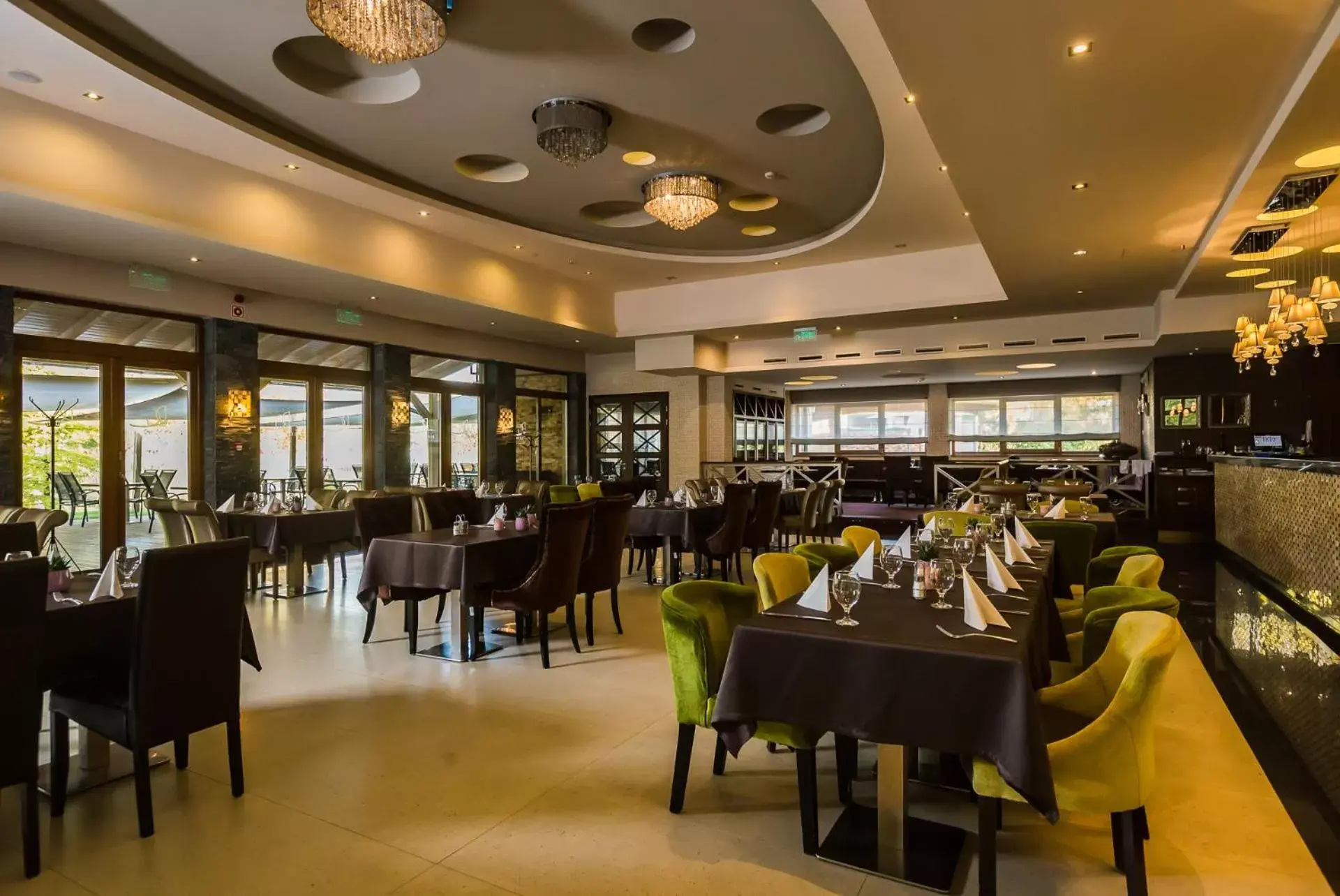 Restaurant/places to eat in Duna Garden Hotel Restaurant/places to eat in Duna Garden Hotel