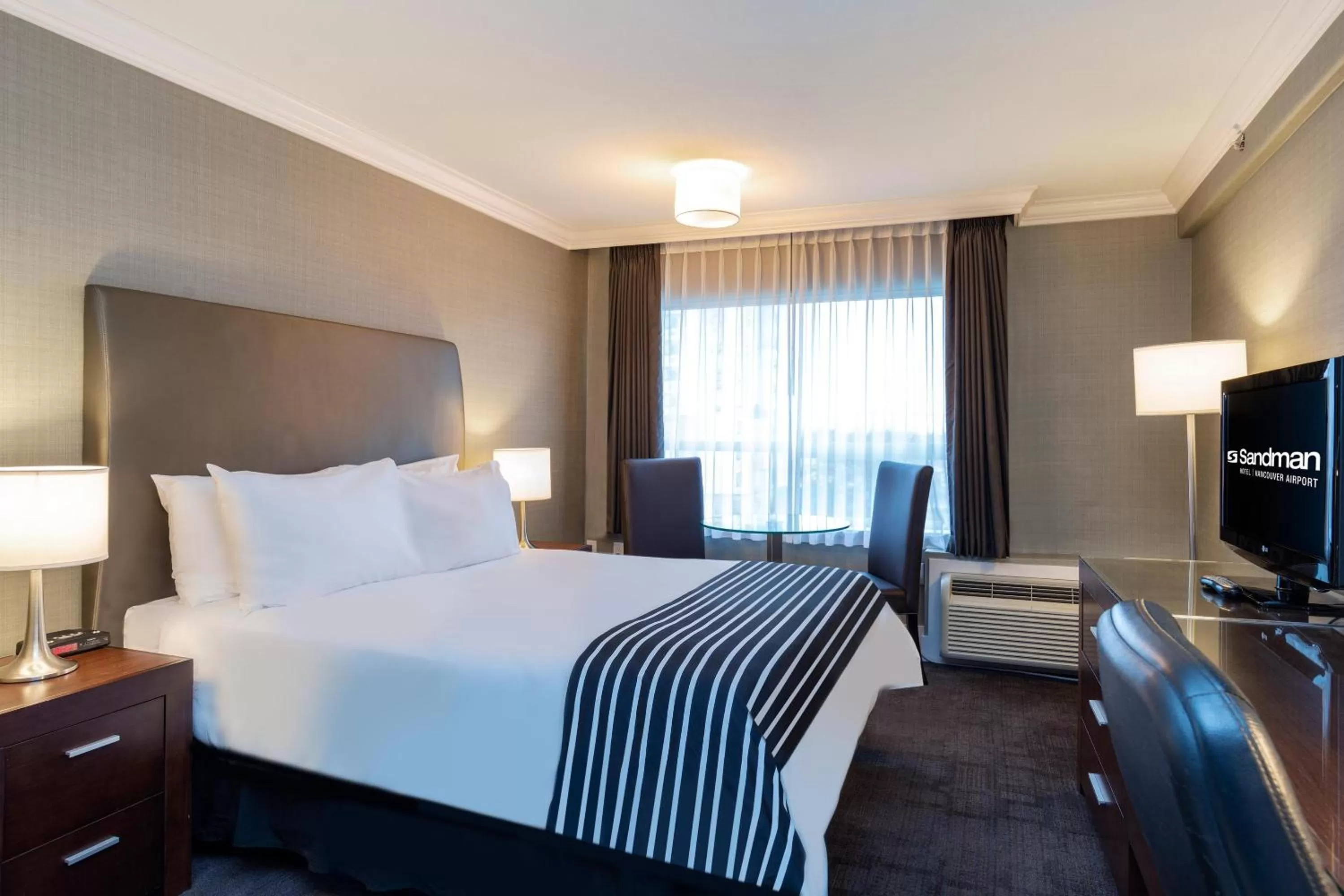 Photo of the whole room, Bed in Sandman Hotel Vancouver Airport