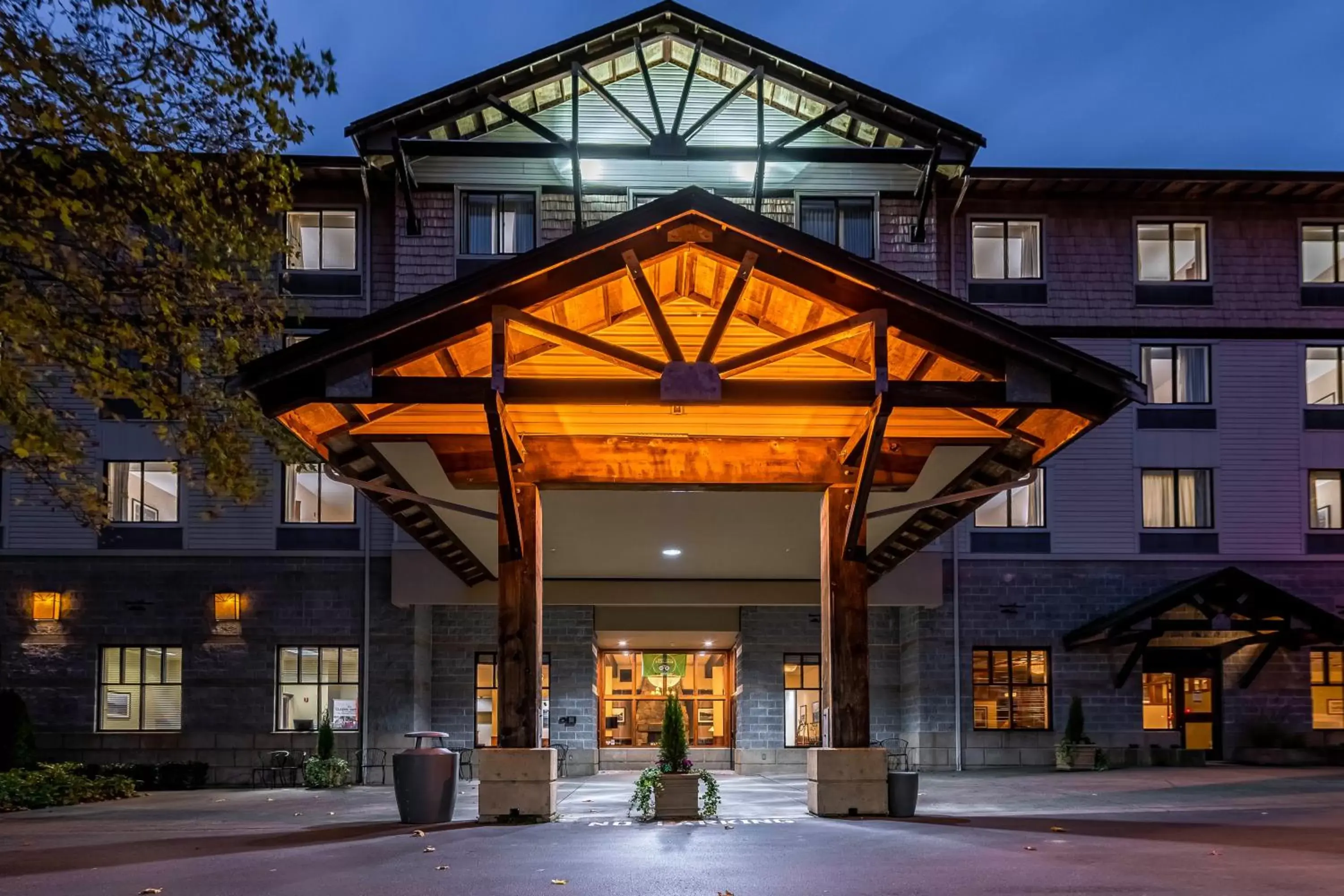 Facade/entrance, Property Building in The INN at Gig Harbor