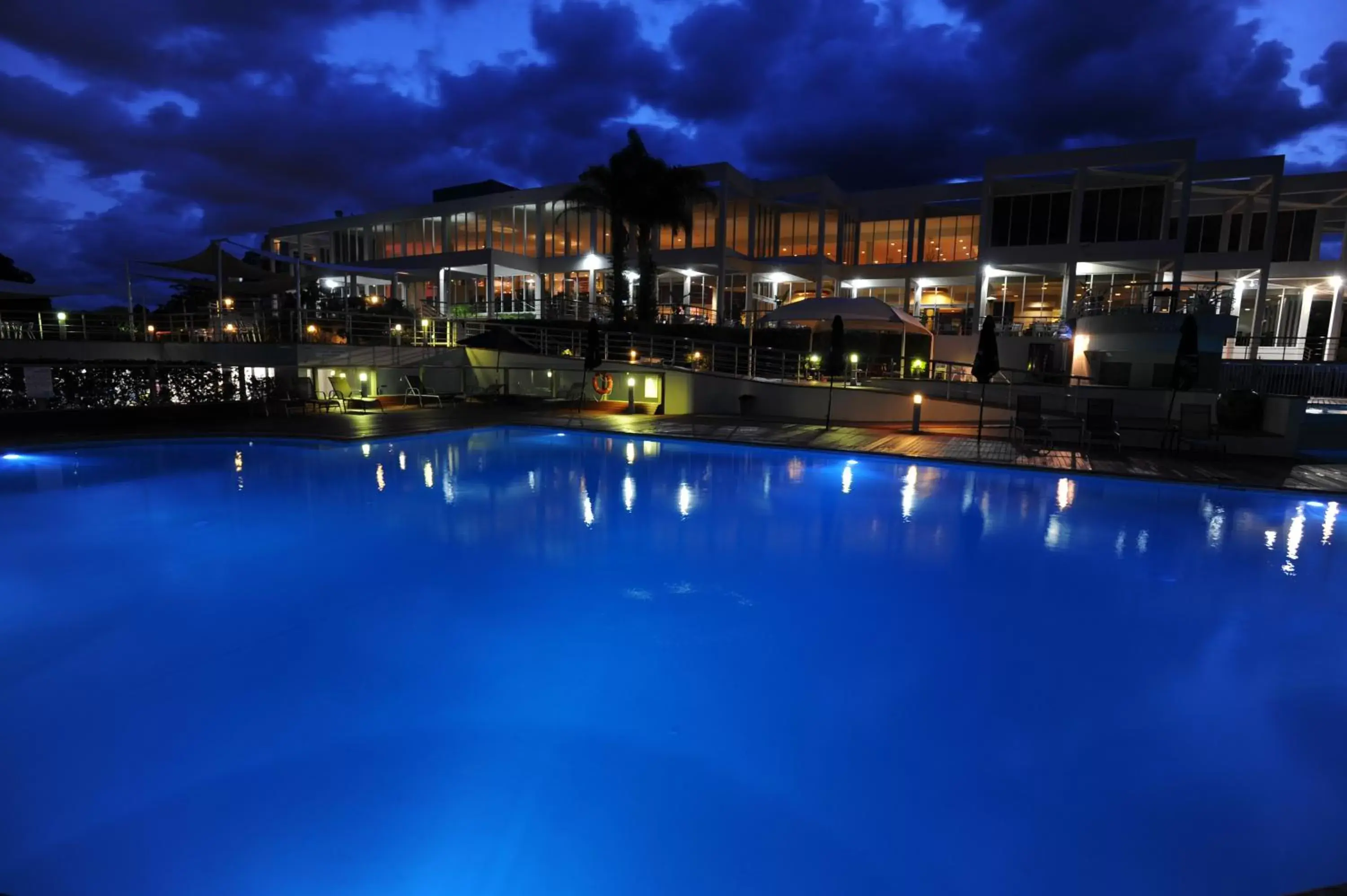 Facade/entrance in Absolute Beachfront Opal Cove Resort Facade/entrance in Absolute Beachfront Opal Cove Resort
