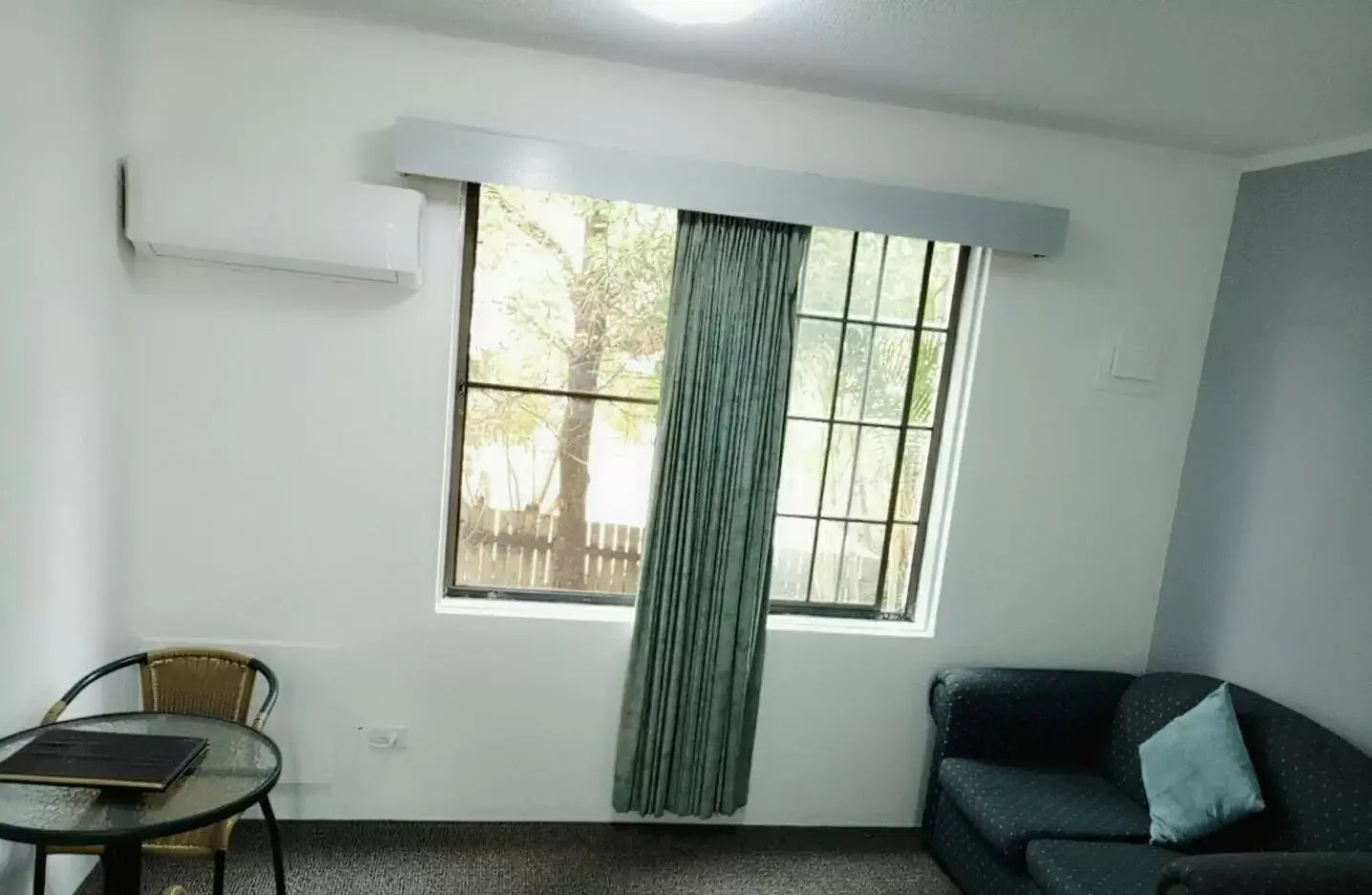 Living room in Excelsior Motor Inn Living room in Excelsior Motor Inn