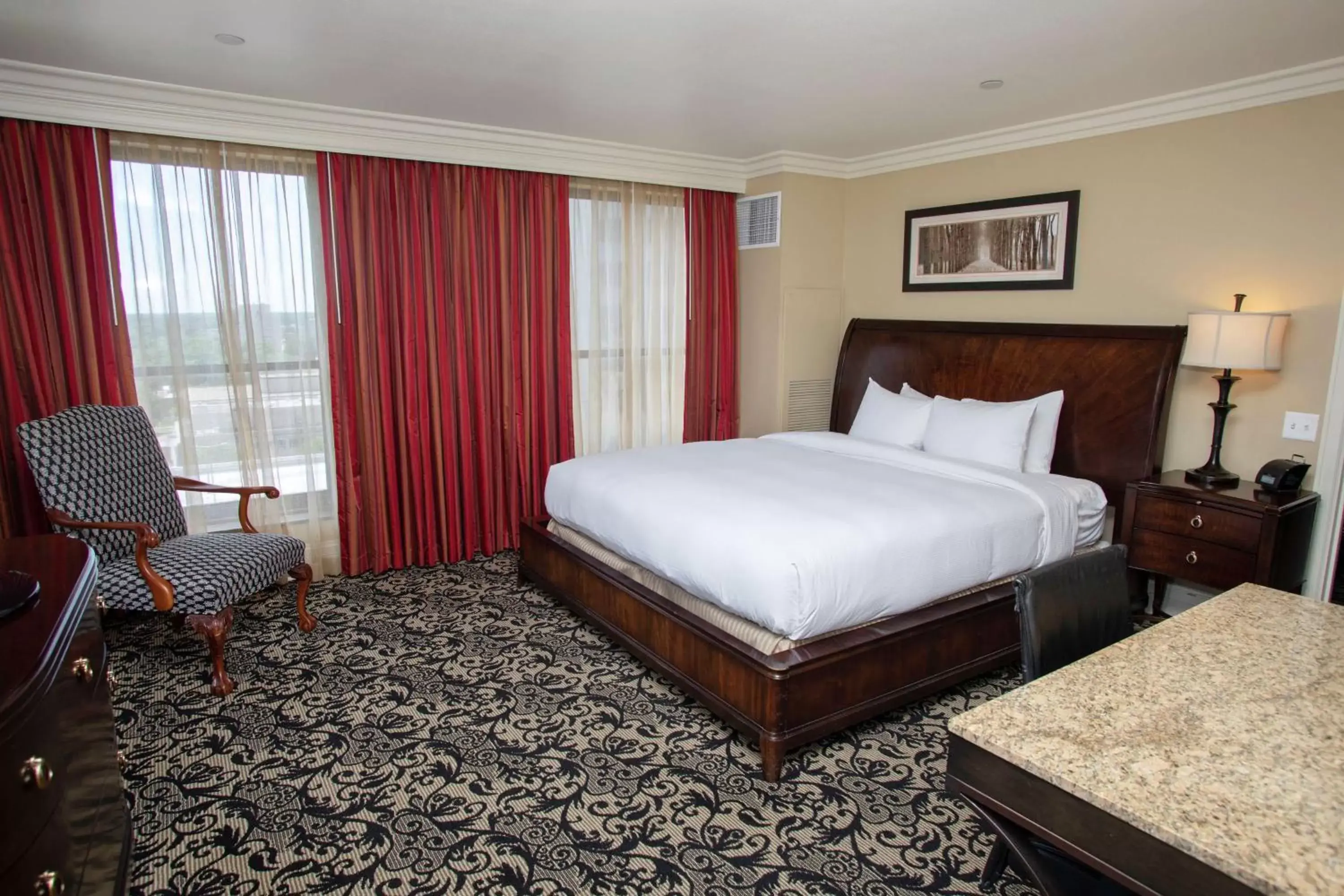 Bed in President Abraham Lincoln - A Doubletree by Hilton Hotel