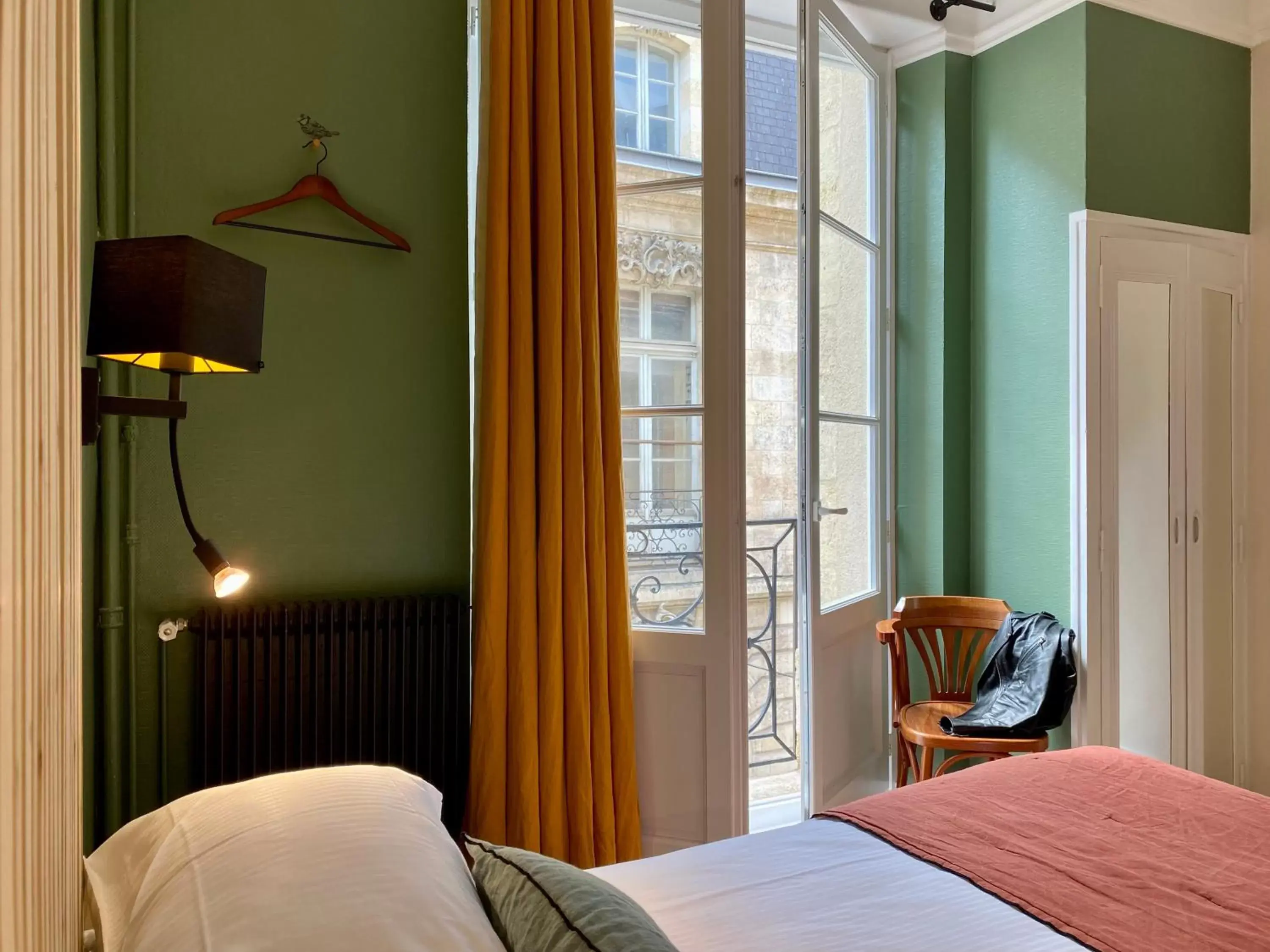 View (from property/room), Bed in Hôtel Madame