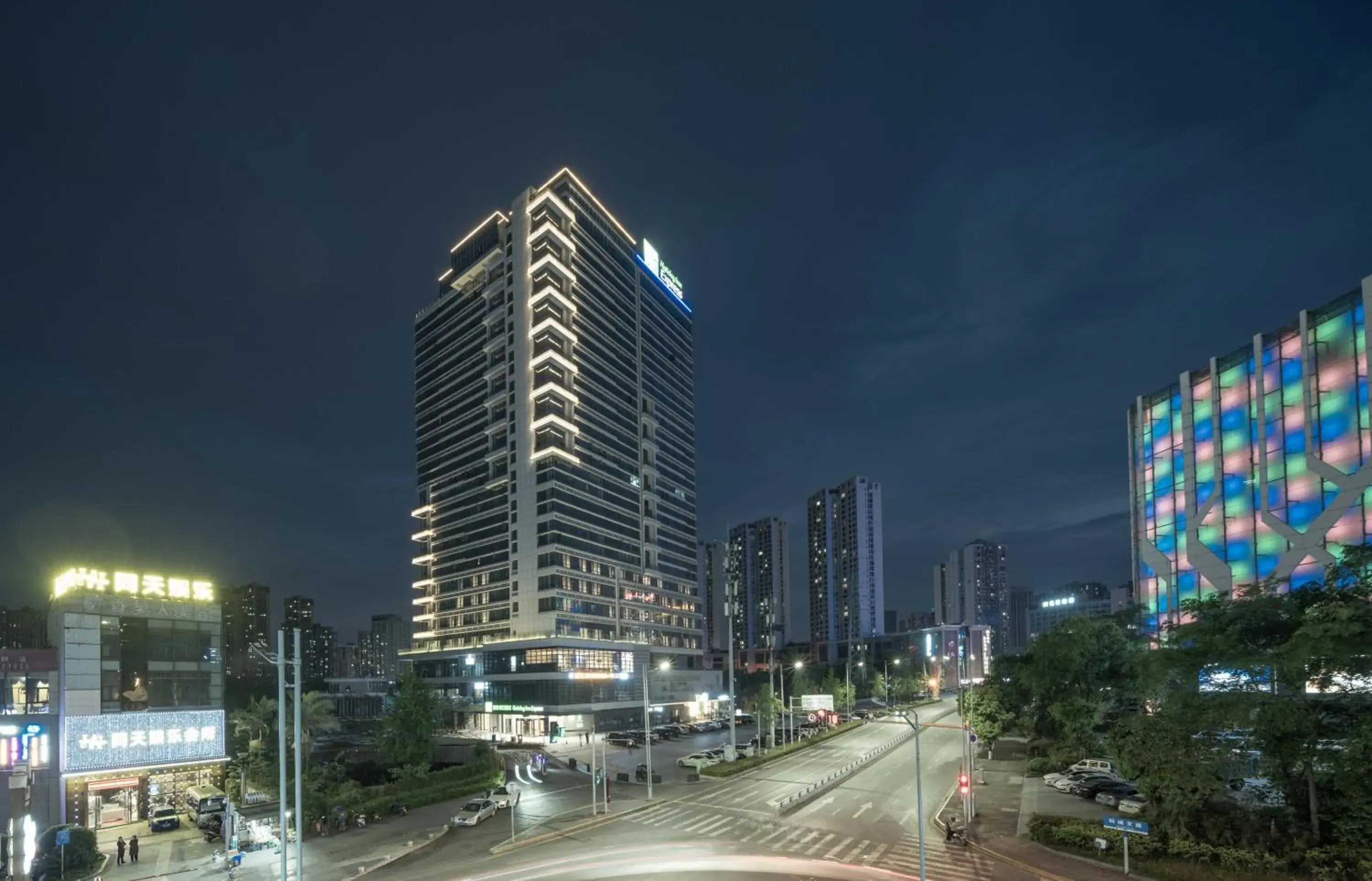 Property building in Holiday Inn Express Chongqing Caiyun Lake, an IHG Hotel