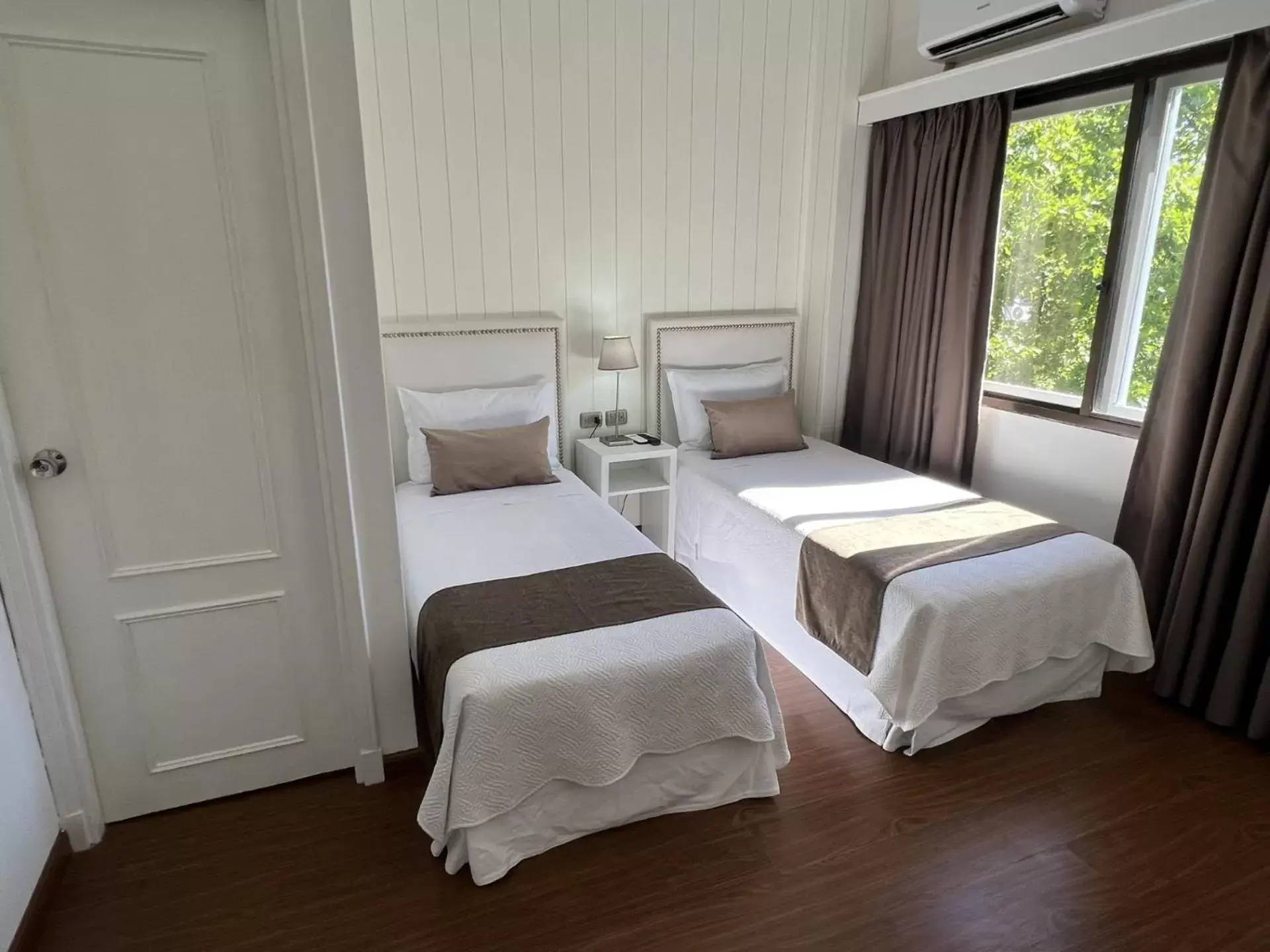 Property building, Bed in Hotel Alvear