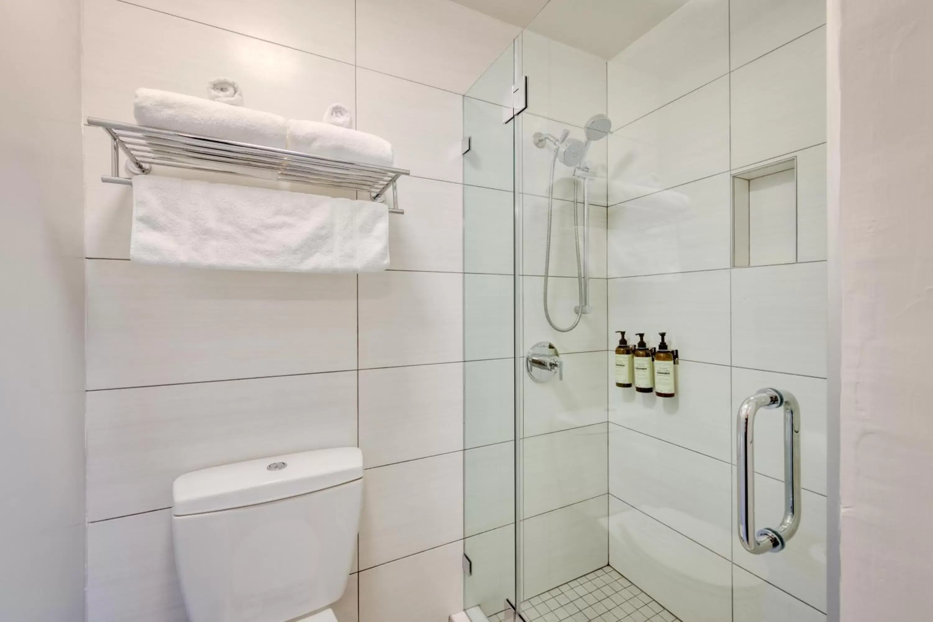 Shower, Bathroom in The Grove Inn